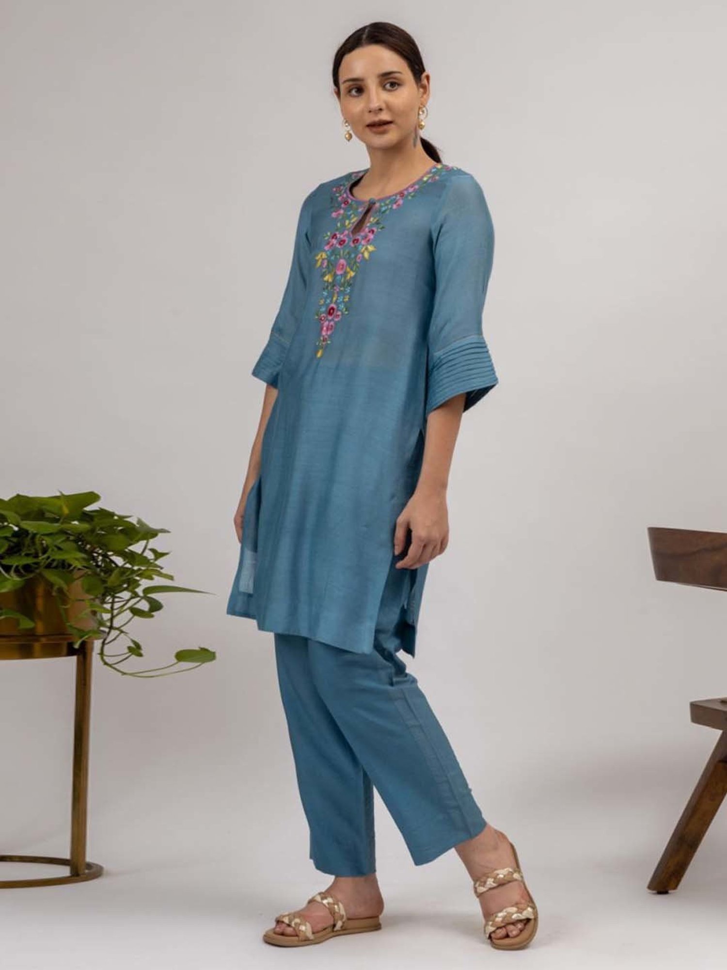 Mushio Blue & Grey Carmen Floral Embroidered Hand Woven Maheshwari Silk Kurta With Slip
