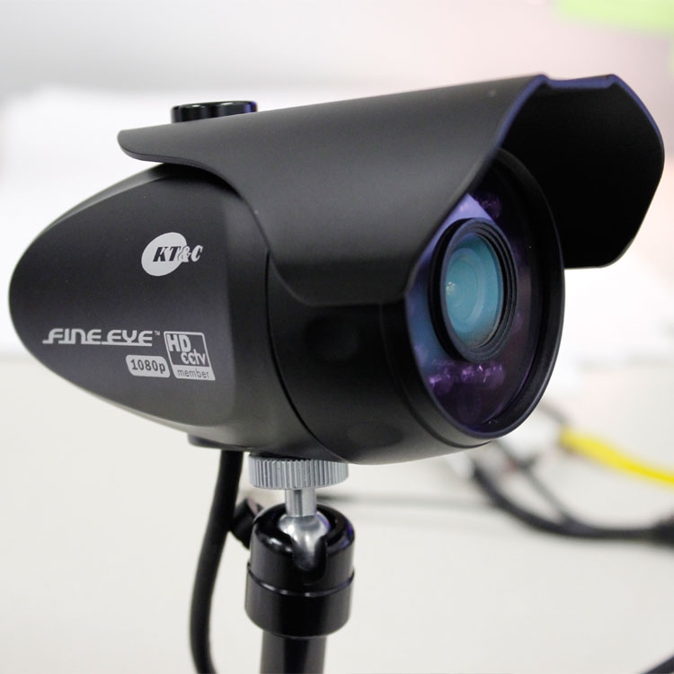 2.43 Megapixel, 1/2.9? SONY Exmor CMOS
1080p@30 fps, 1080p@25 fps, 720p@60 fps, 720p@50 fps / NTSC / PAL selectable
f = 3.7 mm Lens (3 MP) / Fixed Board Lens
True Day & Night with ICR Mechanism (20