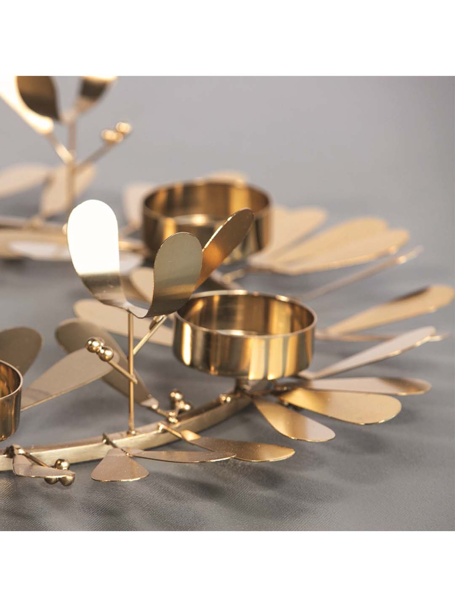 ICRAFT 'Alu' Golden Aluminium 6-In-1 Tea Light With Wreath