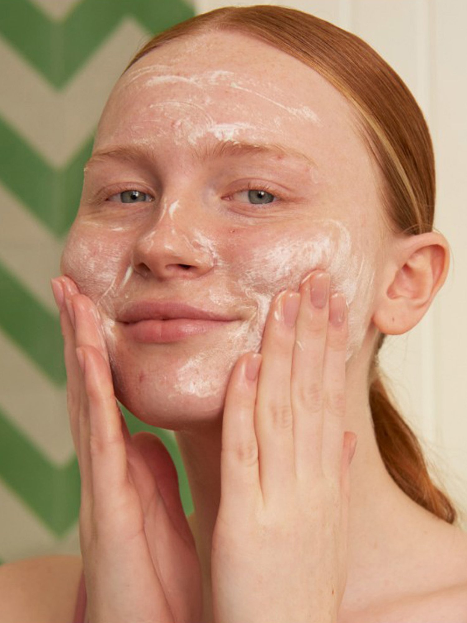 Lotus Herbals Illuminating Radiance Cleansing Foam - 100 gm