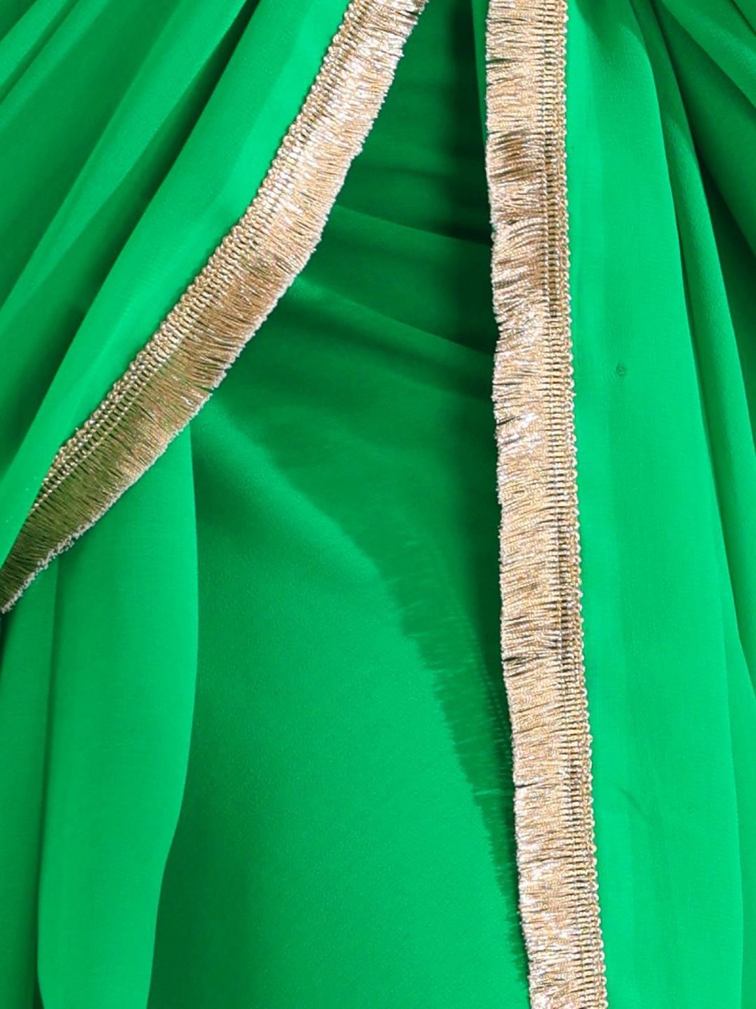 Swtantra Green Plain Saree With Unstitched Blouse