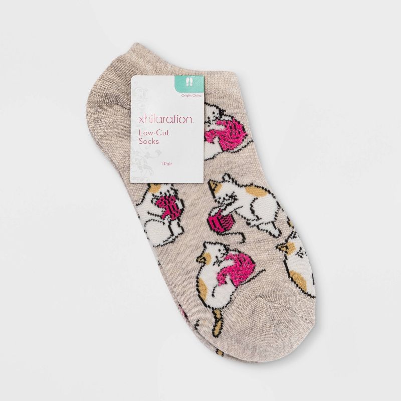 Women's Fuzzy Cats and Yarn Low Cut Socks - Xhilaration™ Oatmeal 4-10