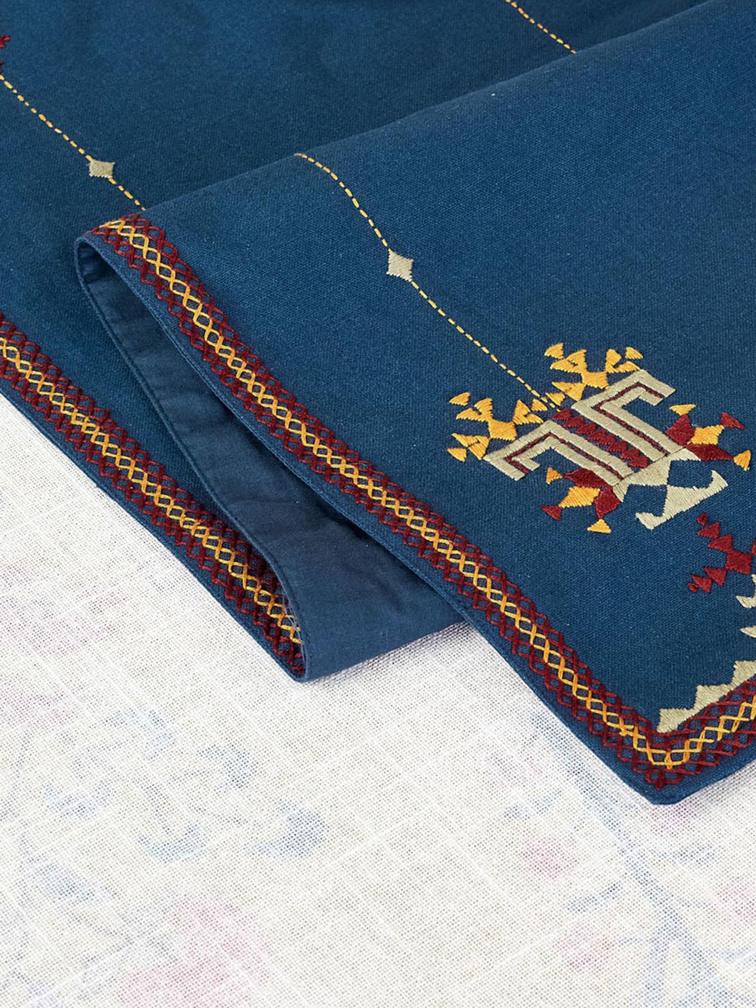 Juvale Placemats with Table Runner (Gold Foil, 6 Pieces)