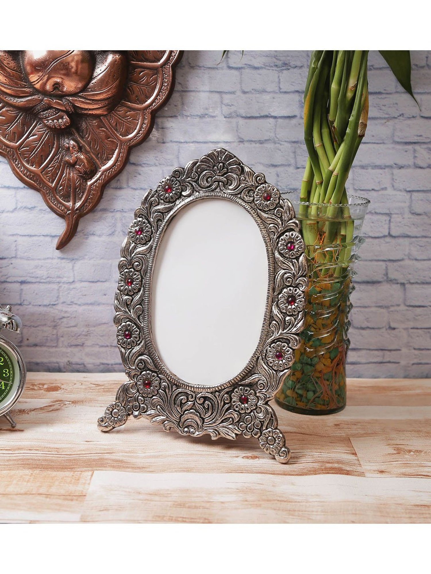 eCraftIndia Antique Finish White Metal Splendid Photo Frame