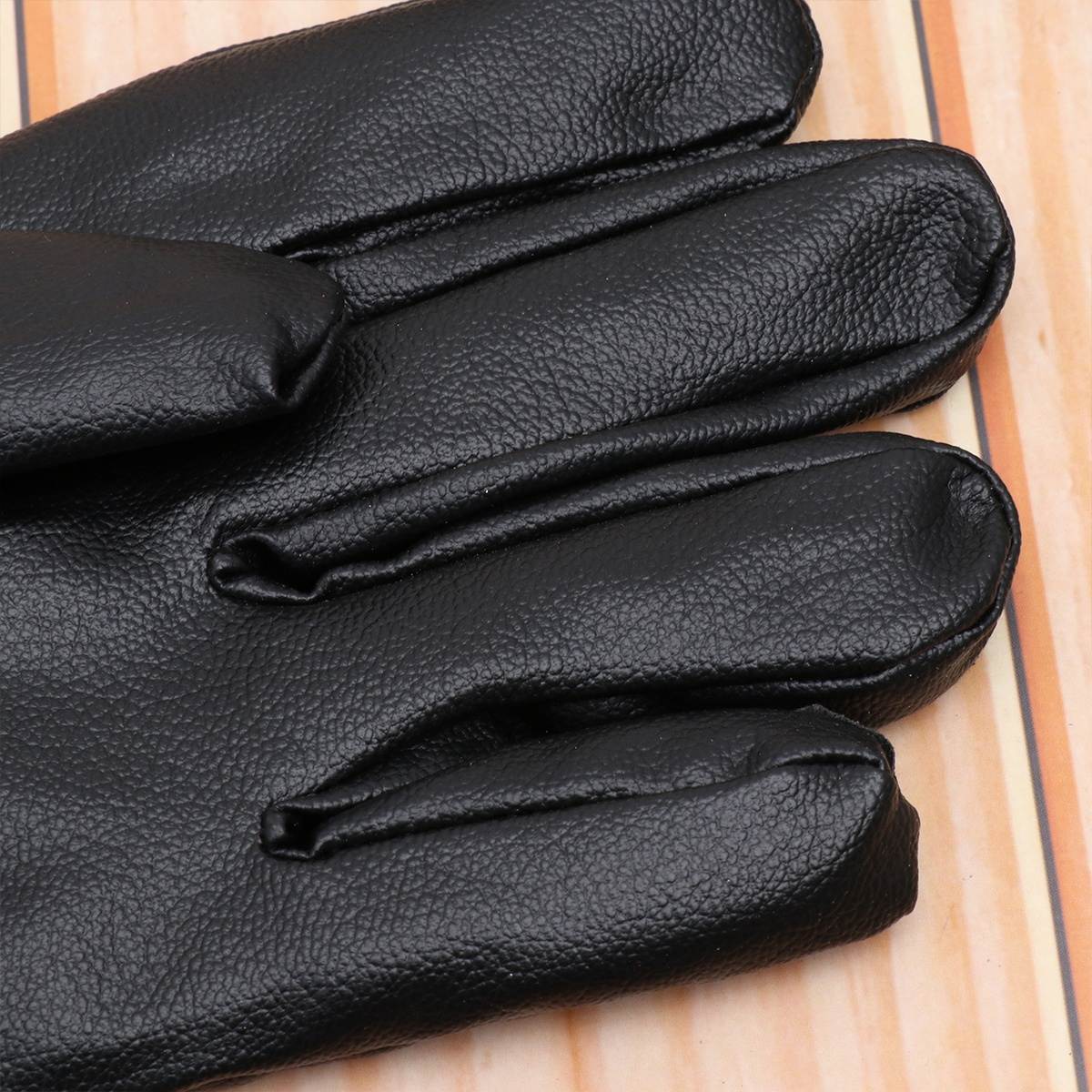 A Pair of Men Winter Gloves Thicken PU Leather Running Gloves Outdoor Sports Keep Warm Equipment (Average Size, Black)
