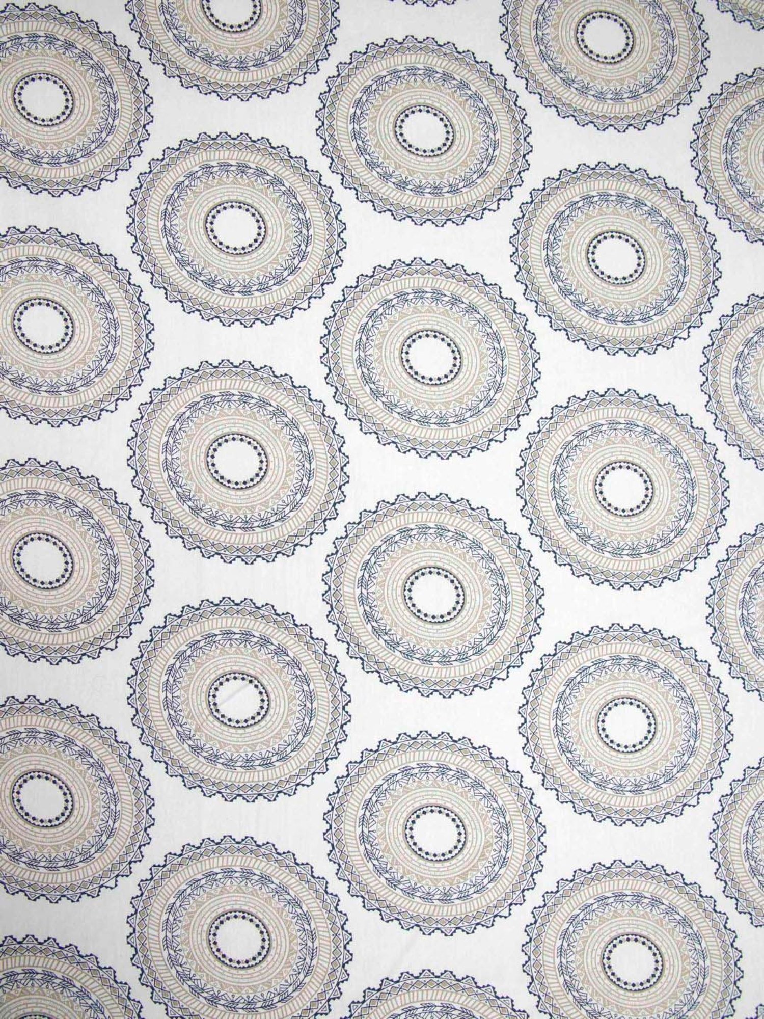 Ariana White & Grey Cotton 260 TC Super King Bedsheet with 2 Pillow Covers