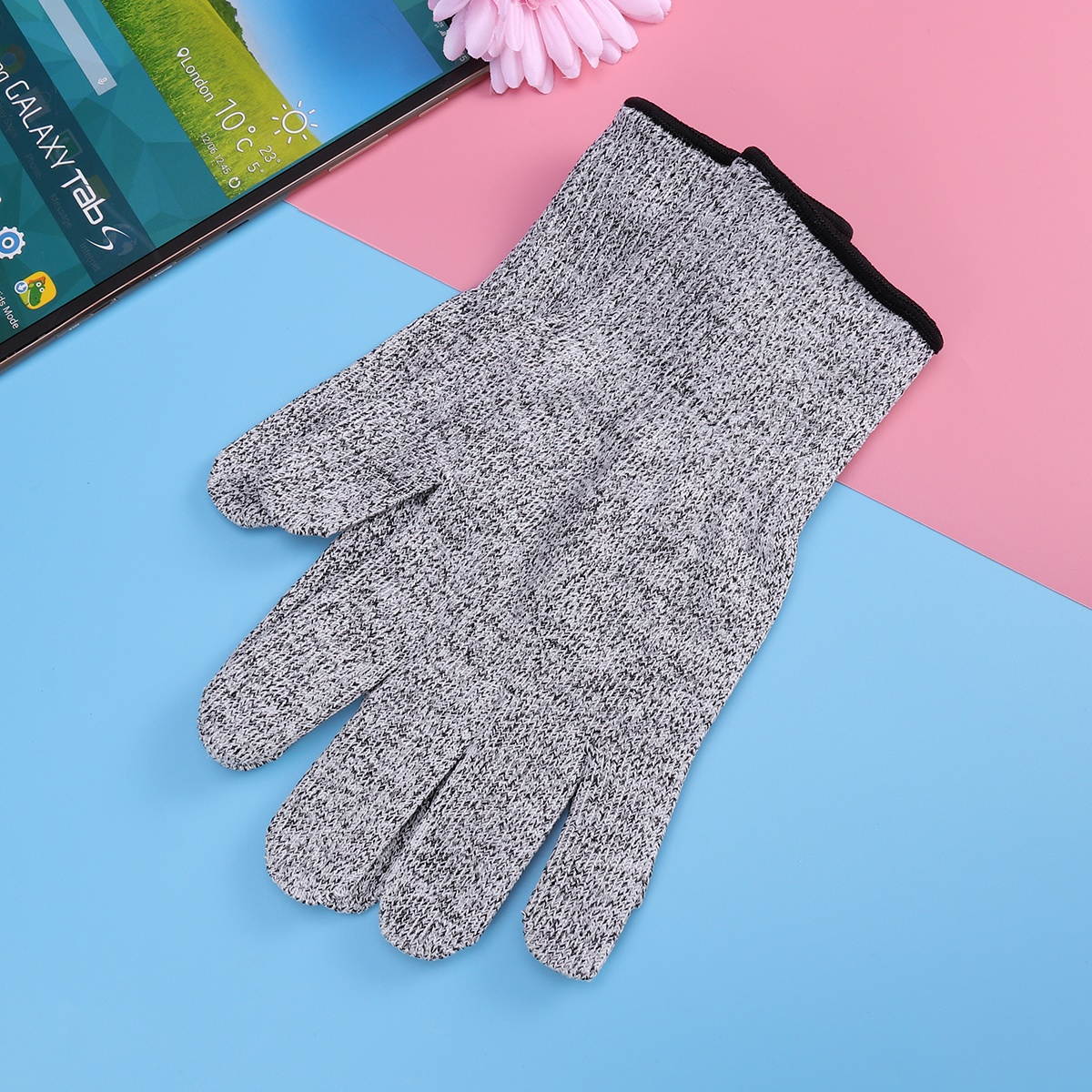 1Pair Cut Resistant Gloves High Performance Level 5 Protection Kitchen Glove for Hand Safety While Cutting Cooking Doing Yard Work Size M(White and Gray)