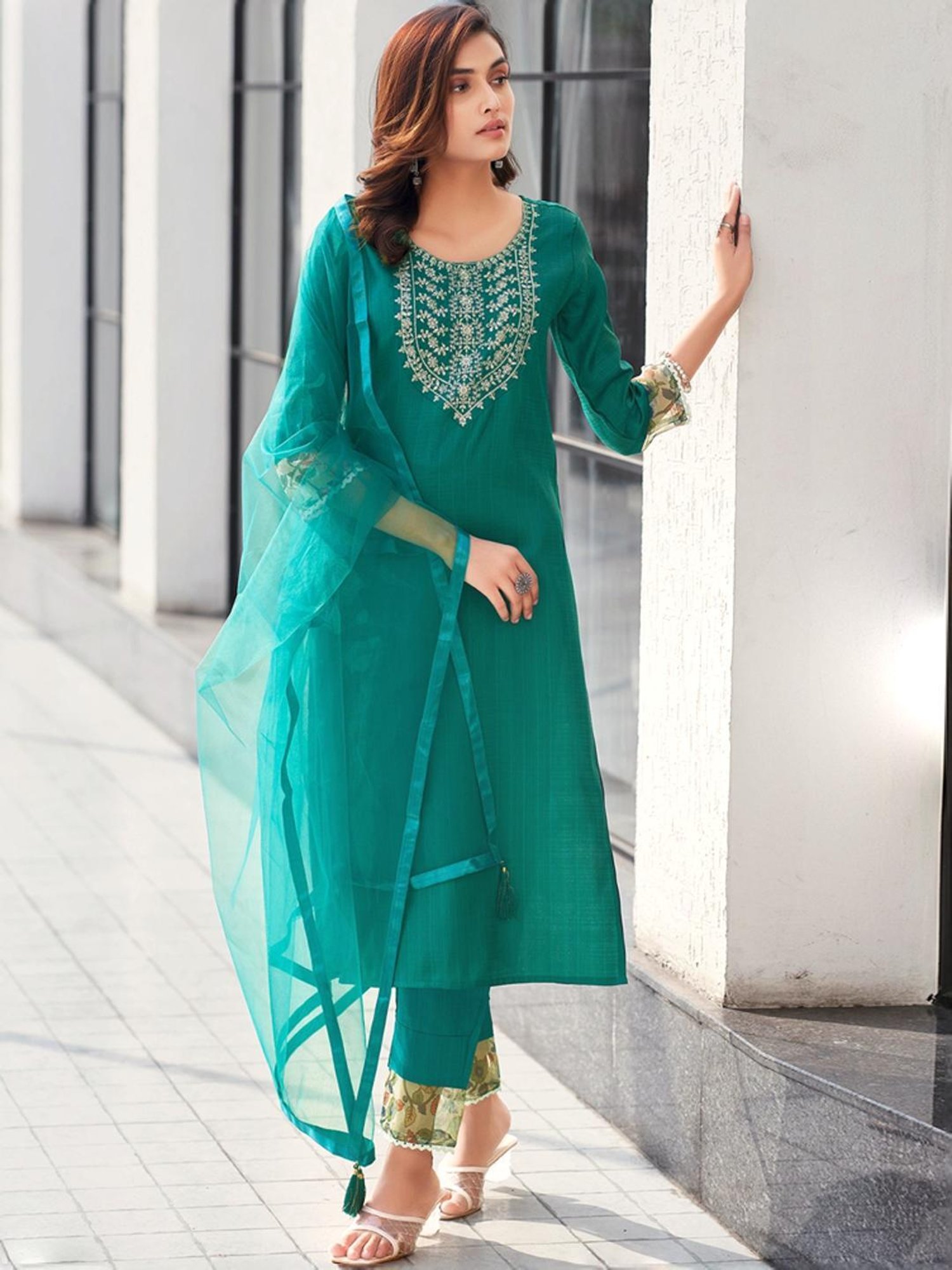 Skylee Green Embroidered Kurta Pant Set With Dupatta