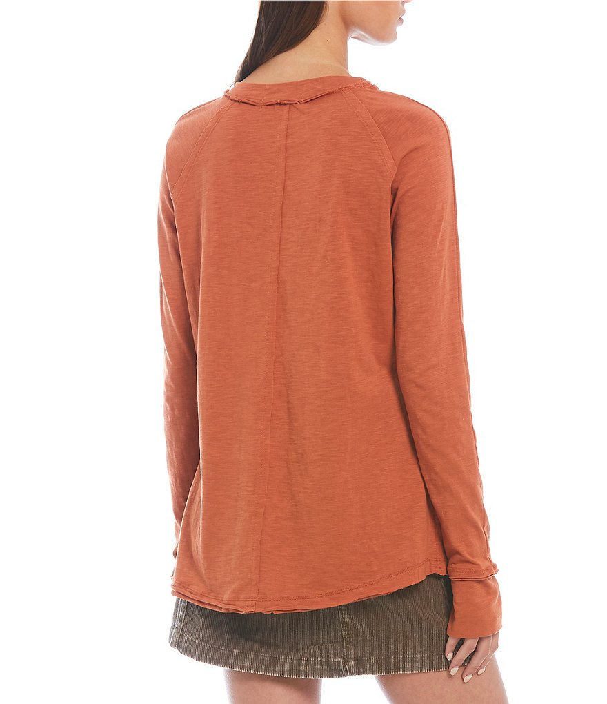 C&V Chelsea & Violet Thumbhole Long Sleeve Knit Tee