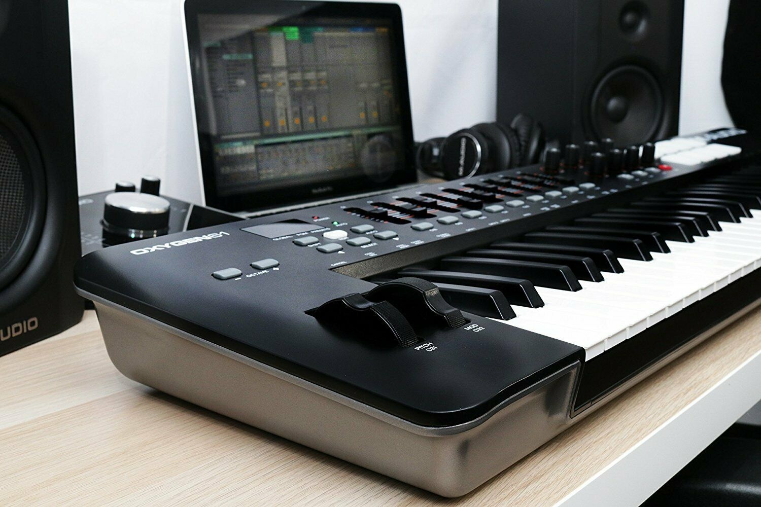 M-Audio Oxygen 61 IV - USB MIDI Keyboard Controller