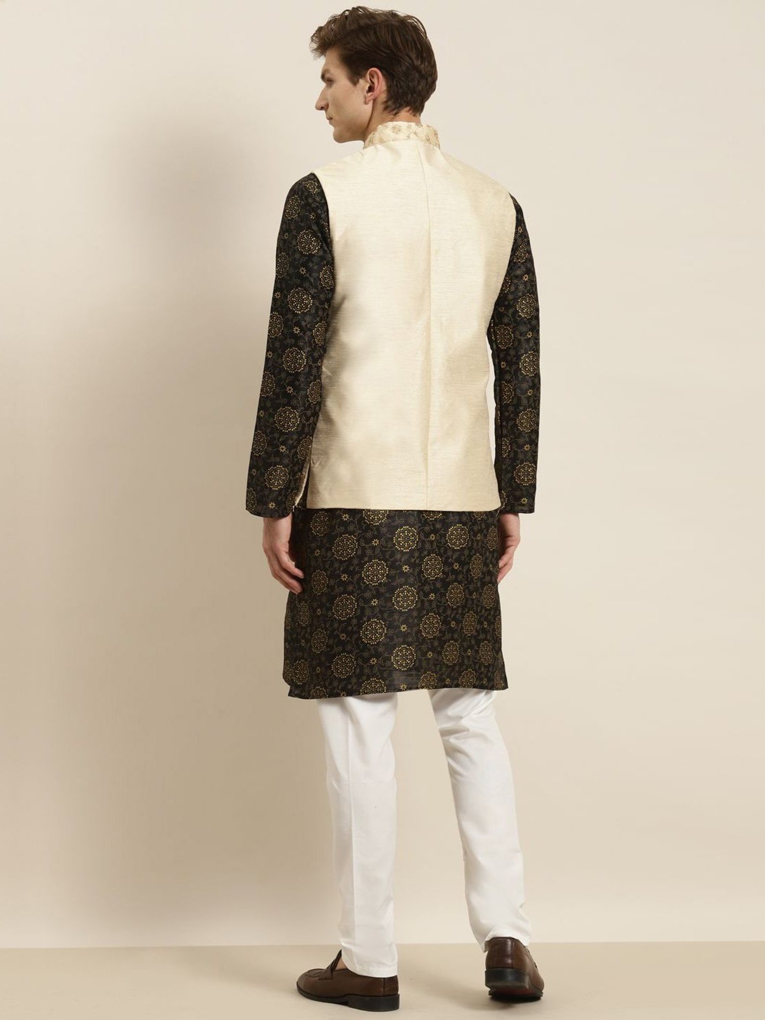 Vastramay White Cotton Straight Fit Embroidery Ethnic Suits