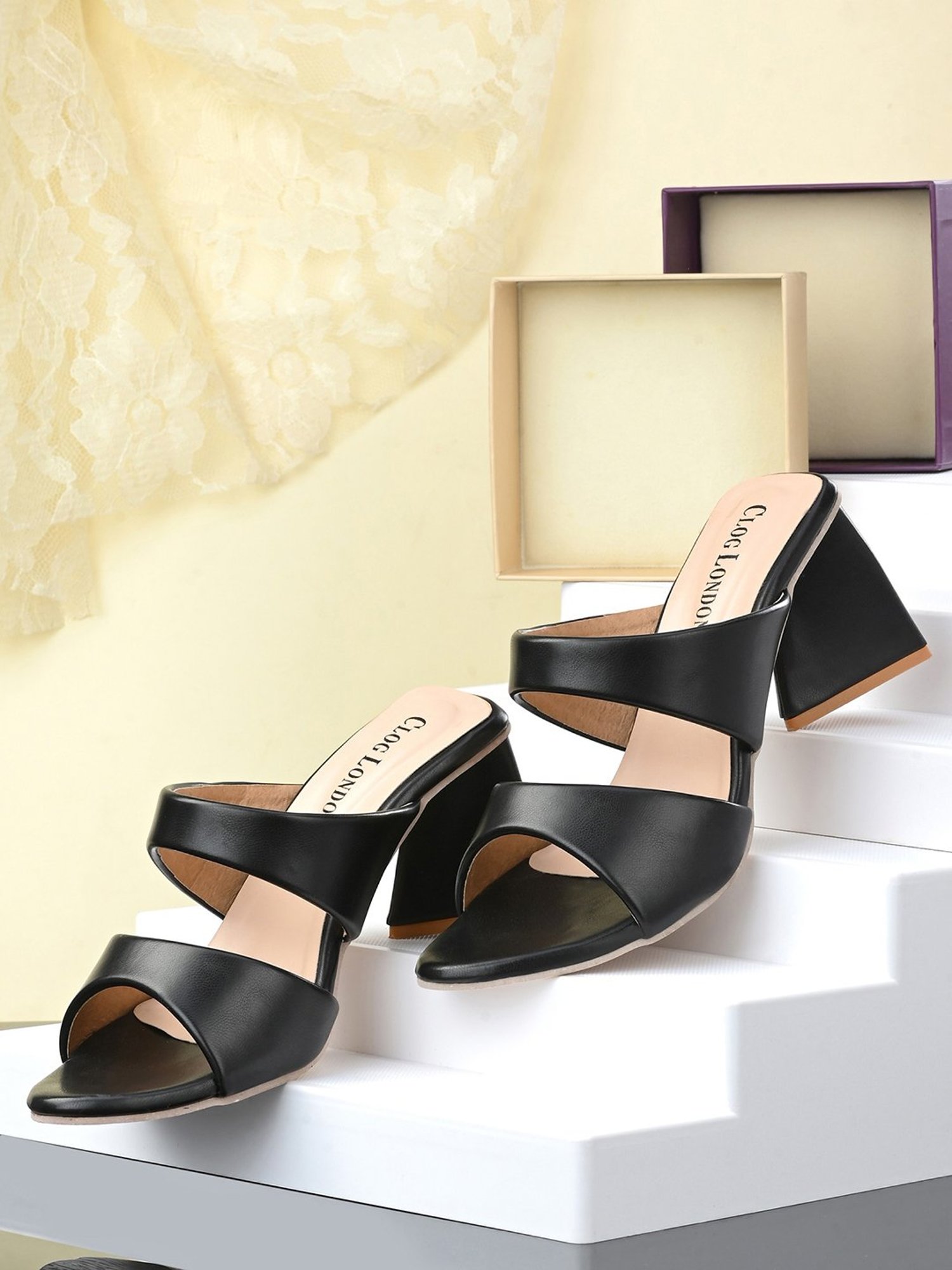 Clog London Women's Black Casual Sandals