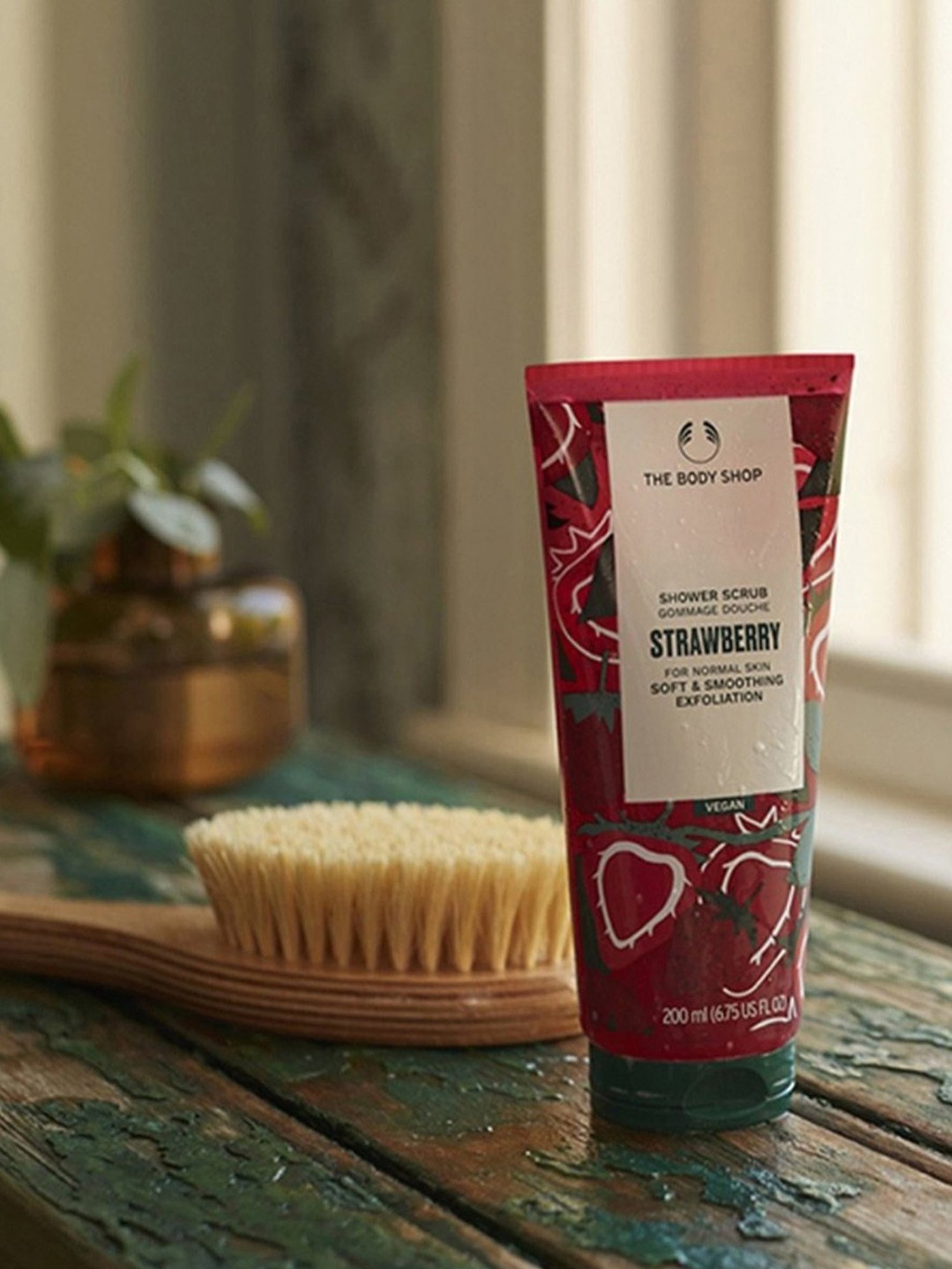 The Body Shop Strawberry Shower Scrub - 200 ml