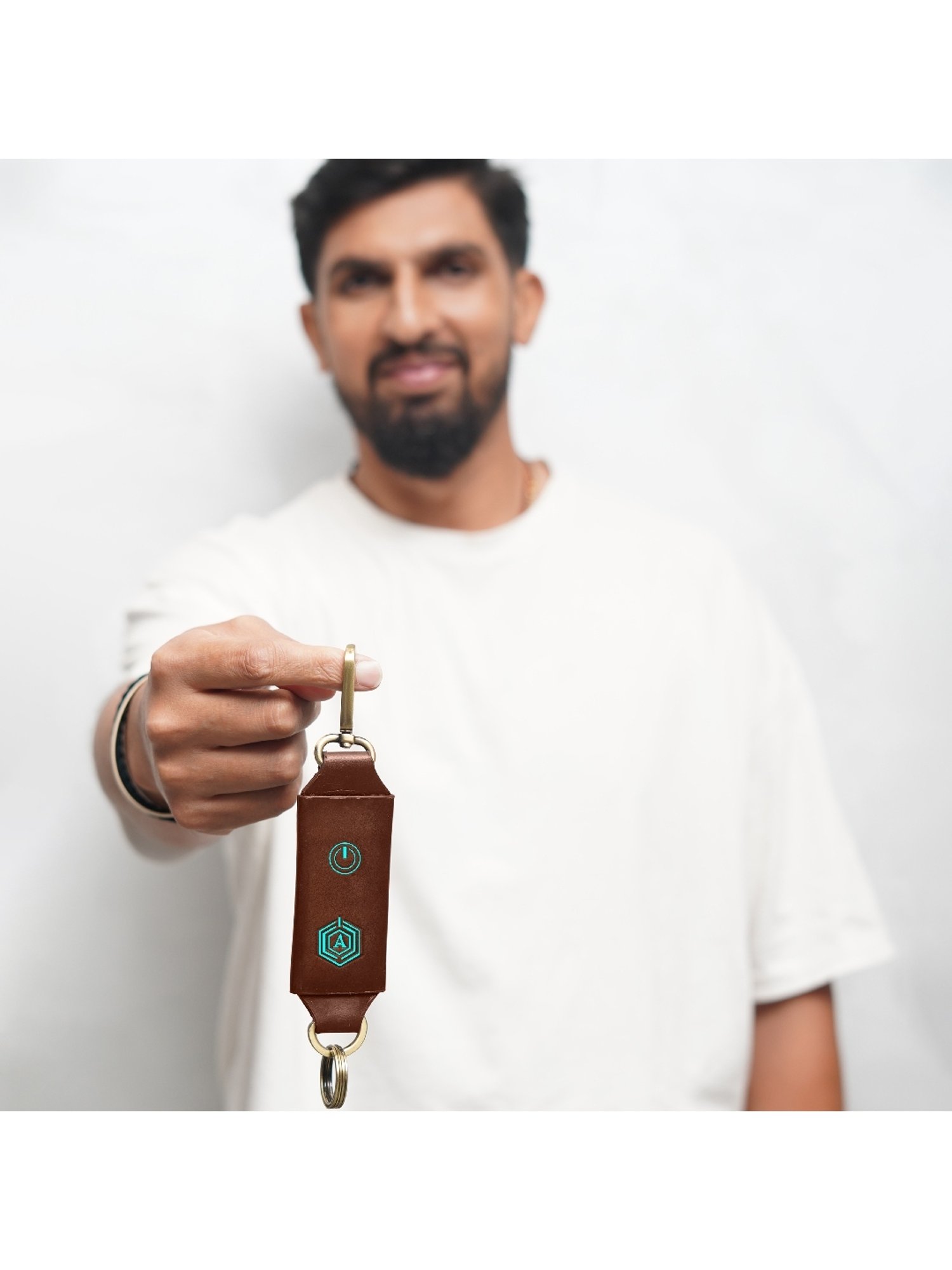 Arista Vault Brown Smart Bag Tag