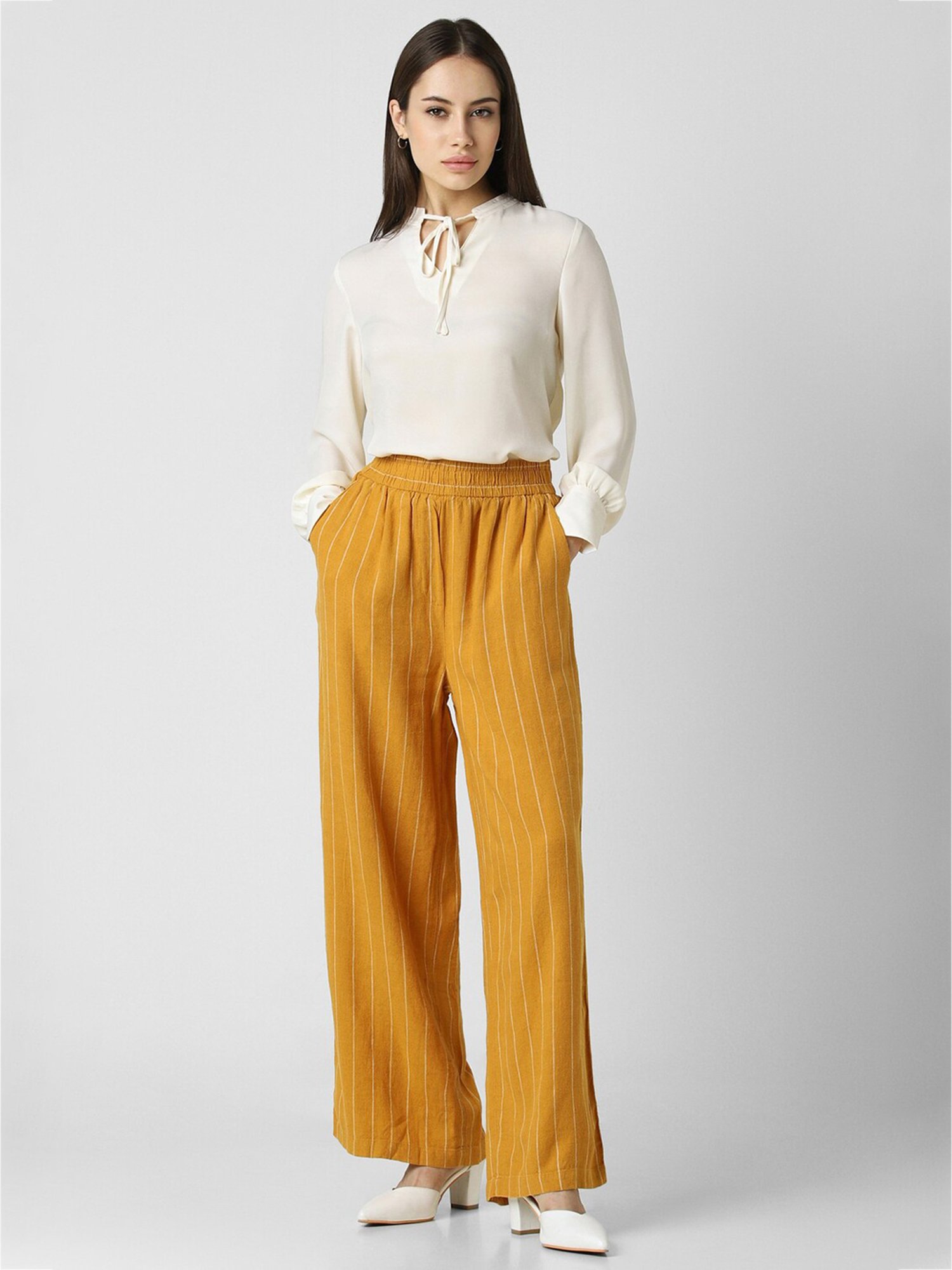 KENDALL + KYLIE Black Mid Rise Pants