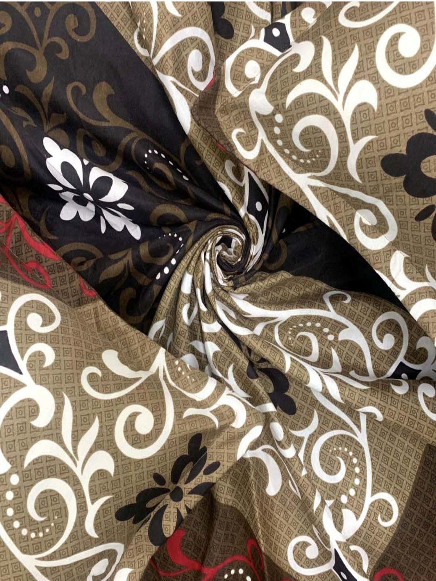 BELLA CASA Classic Multicolor Microfibre 210 TC Queen Bedsheet with 2 Pillow Covers