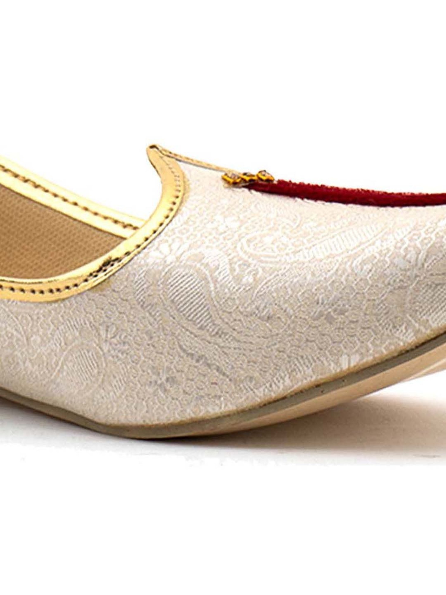 Khadim's Men's White Ethnic Juttis