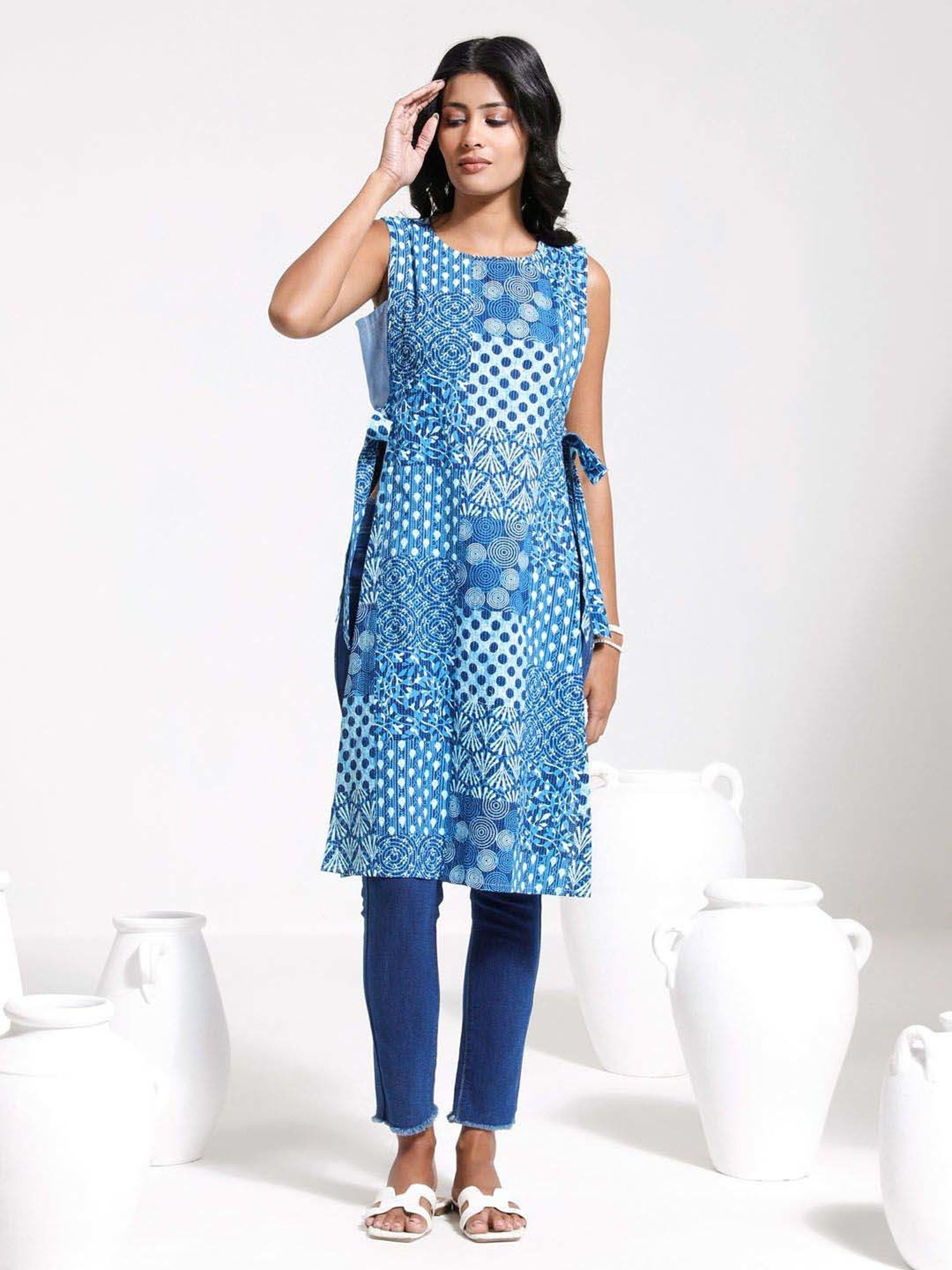 VASTRAMAY Blue Printed Straight Kurta
