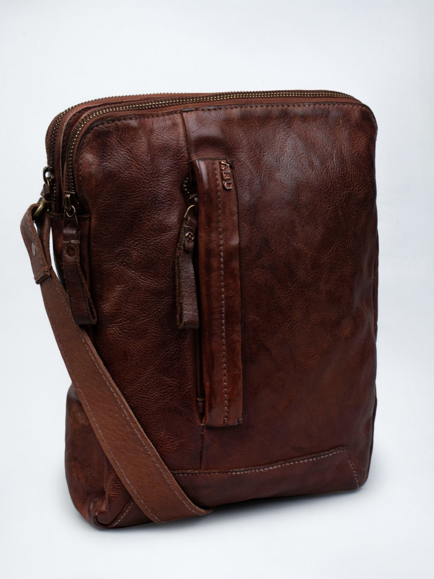 Art N Vintage Oliver Cognac Leather Solid Medium Cross Body Bag