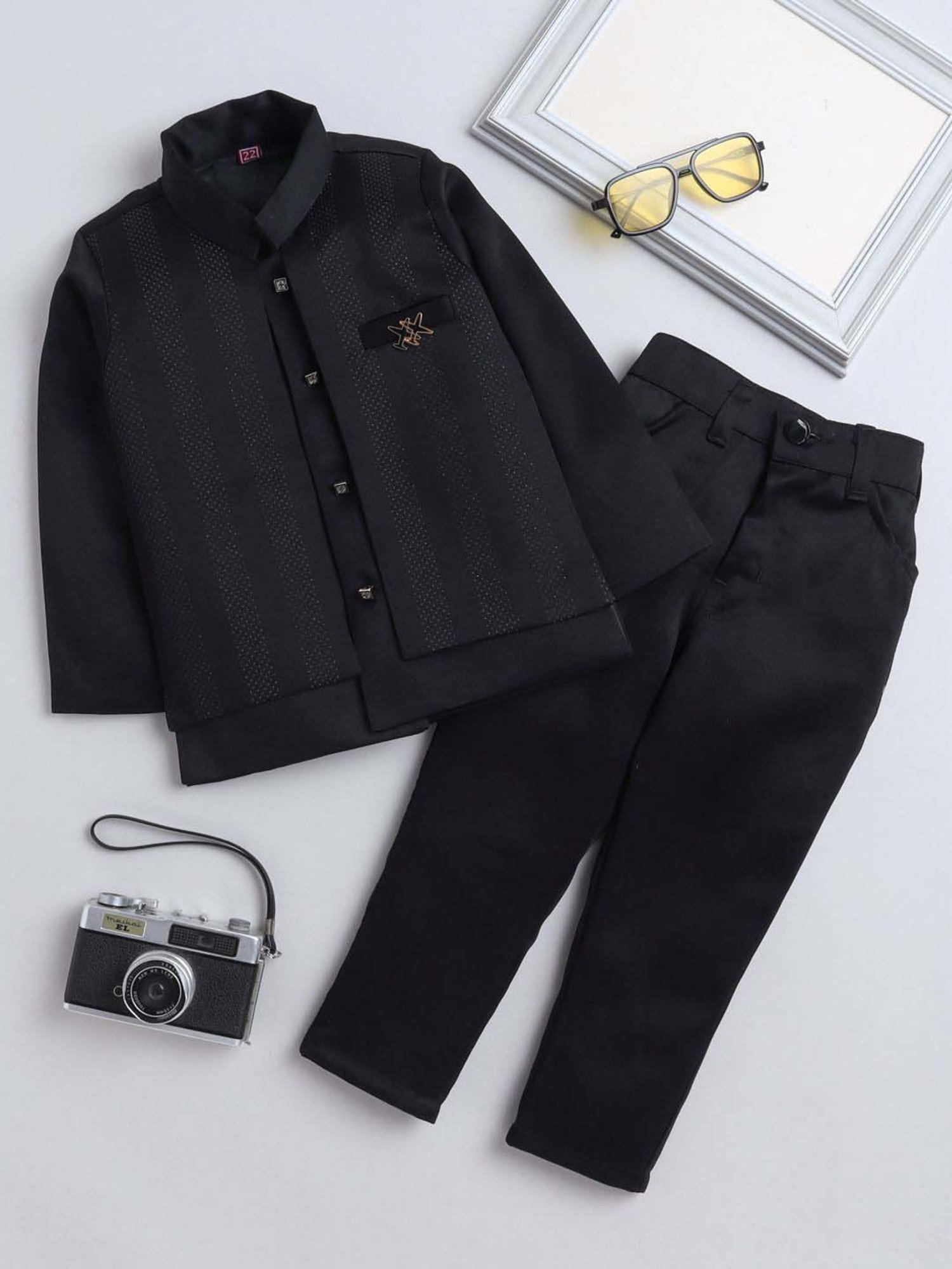 Fourfolds Boys Black Solid Full Sleeves Clothing Set