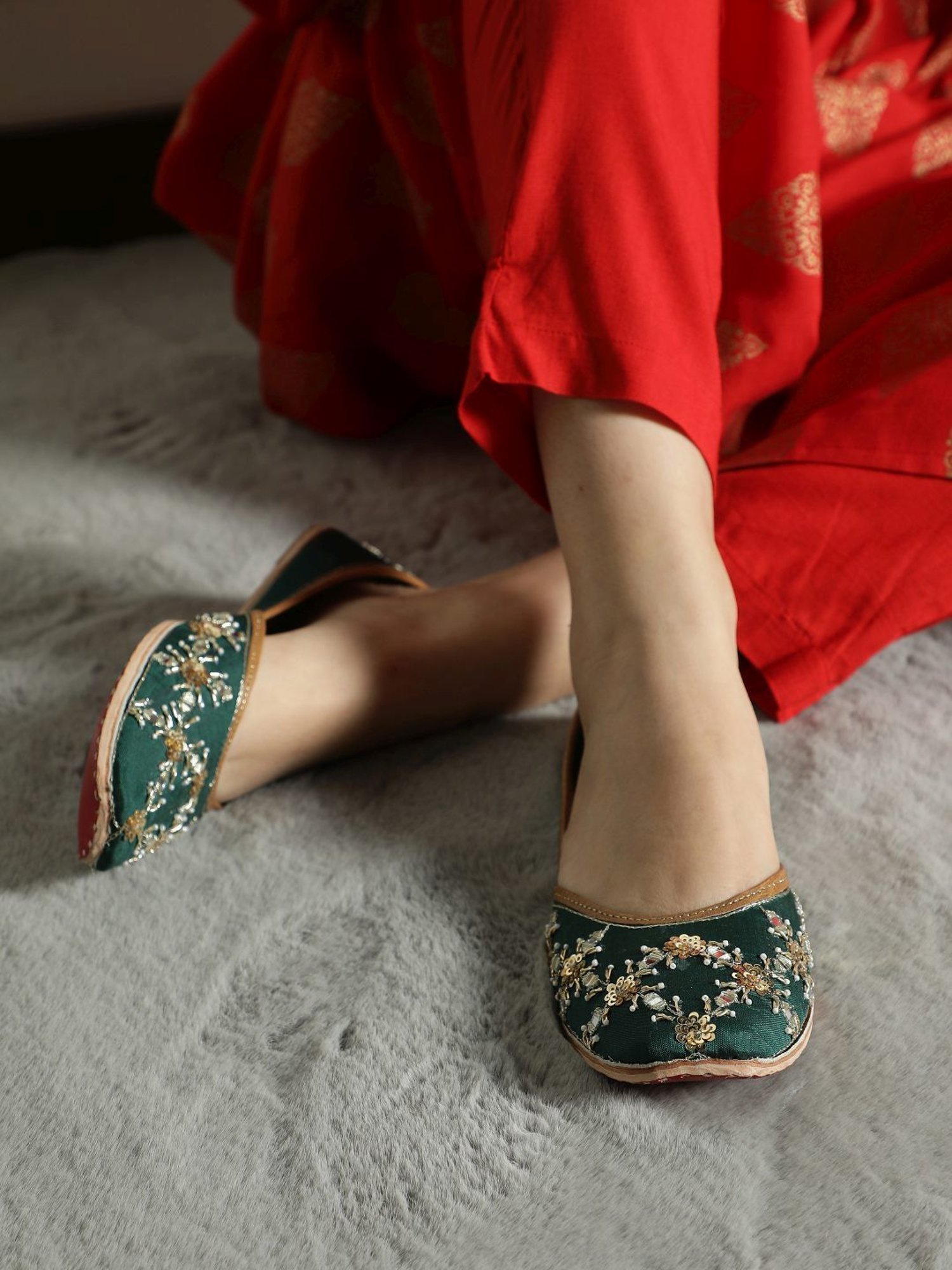 Glam Story Women's Turquoise Ethnic Juttis