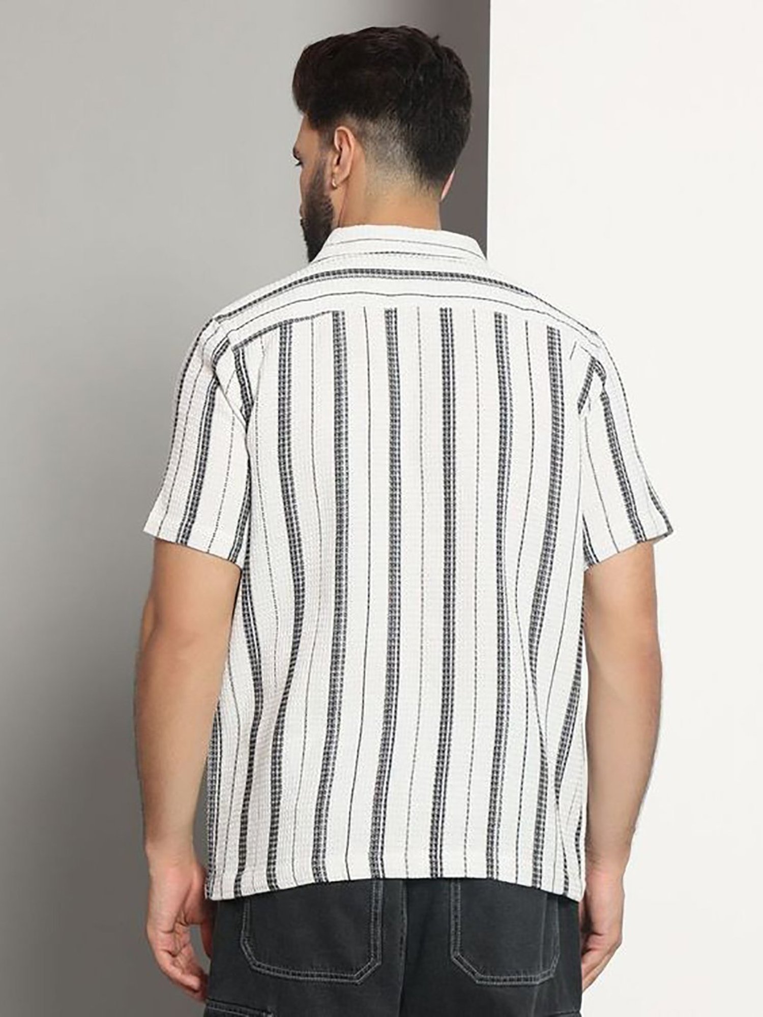 CHIMPAAANZEE White Regular fit Stripes Casual Shirt