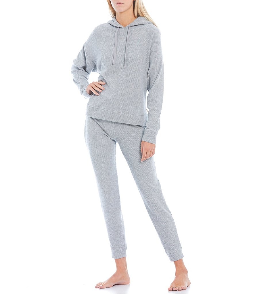 Modern Movement Solid Seamless Scoop Neck Microfiber Camisole