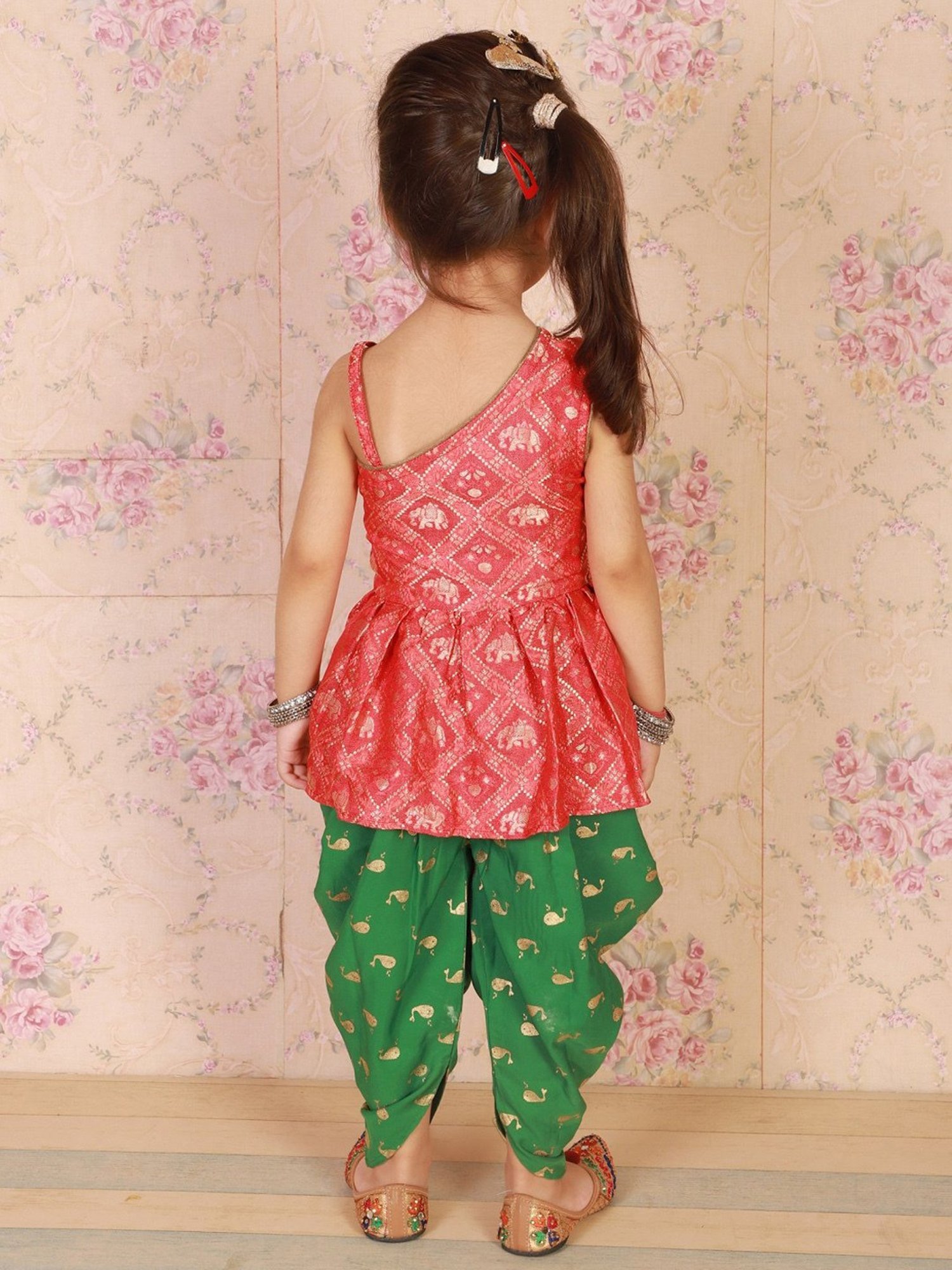 TWISHA Kids Red & Green Self Design Top with Dhoti
