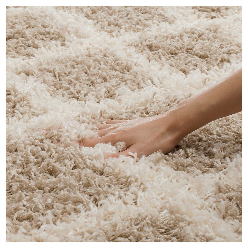 Beige/Ivory Geometric Loomed Round Area Rug - (6' Round) - Safavieh