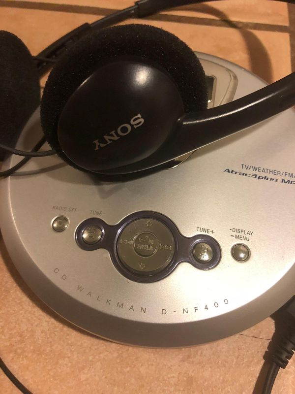 Portable CD Player HOTT Walkman CD Player LCD Display Anti-Skip Protection Shockproof Function Only Support 5 Formats CD CD-R CD-RW MP3 CD-DA WMA Audio Files Silver