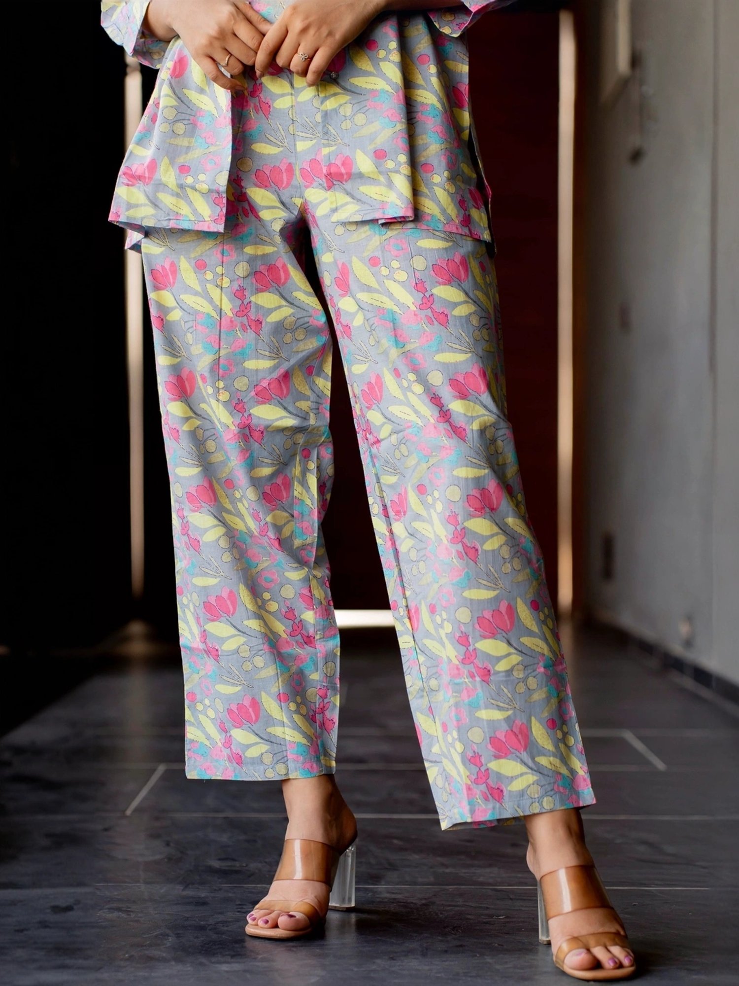 MIRCHI FASHION Grey Cotton Printed Crop Top Pant Set With Shrug