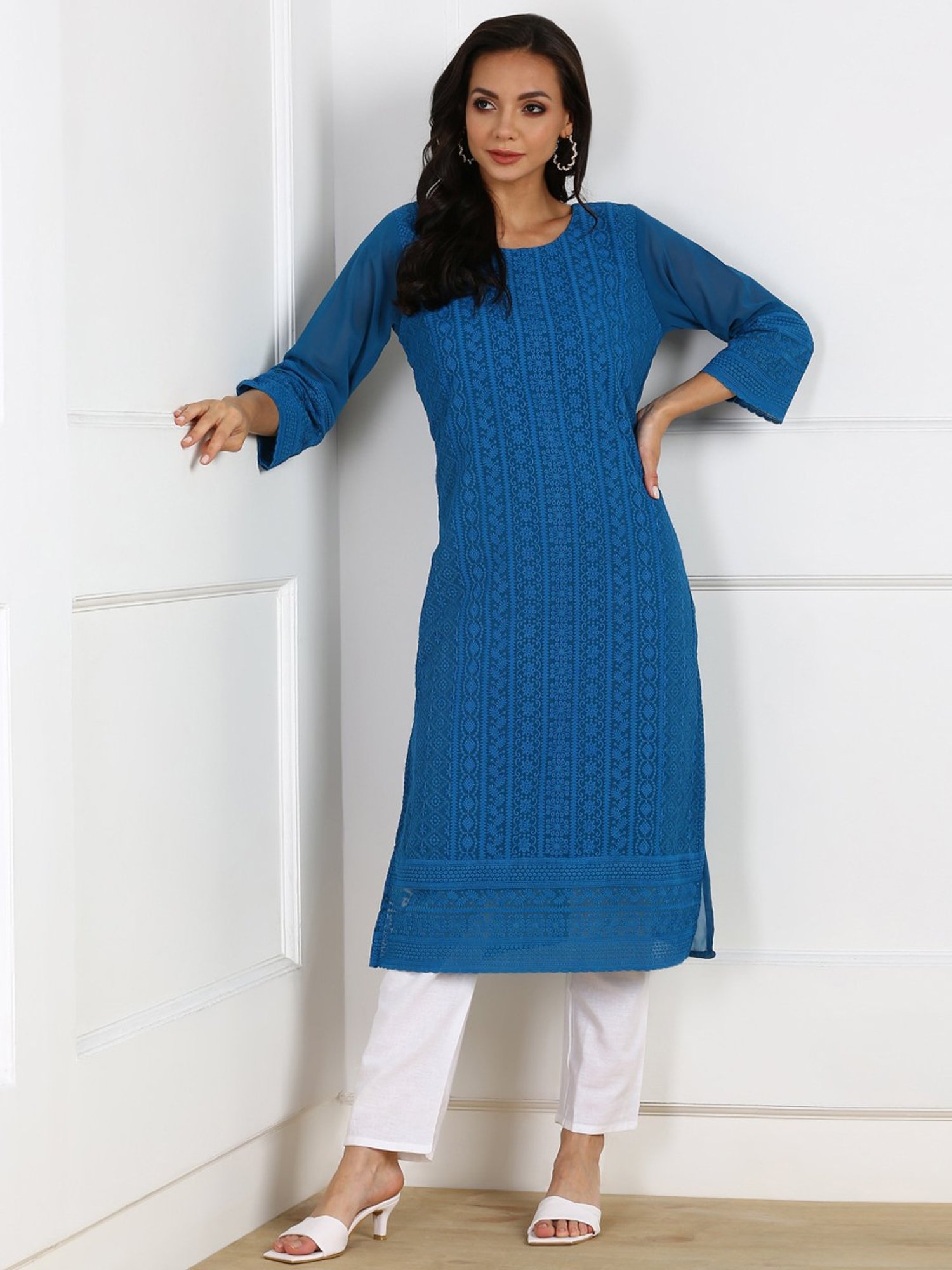 SWAGG INDIA Blue Embroidered Straight Kurta