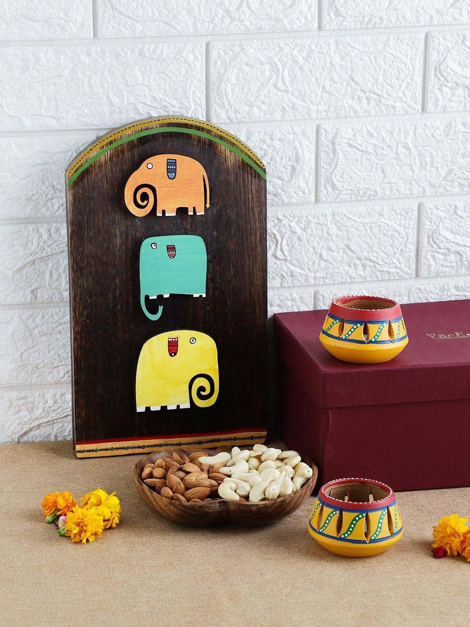 VarEesha Upahaar Multicolor Wood Wall Hanging with 2 Tea Light Holders