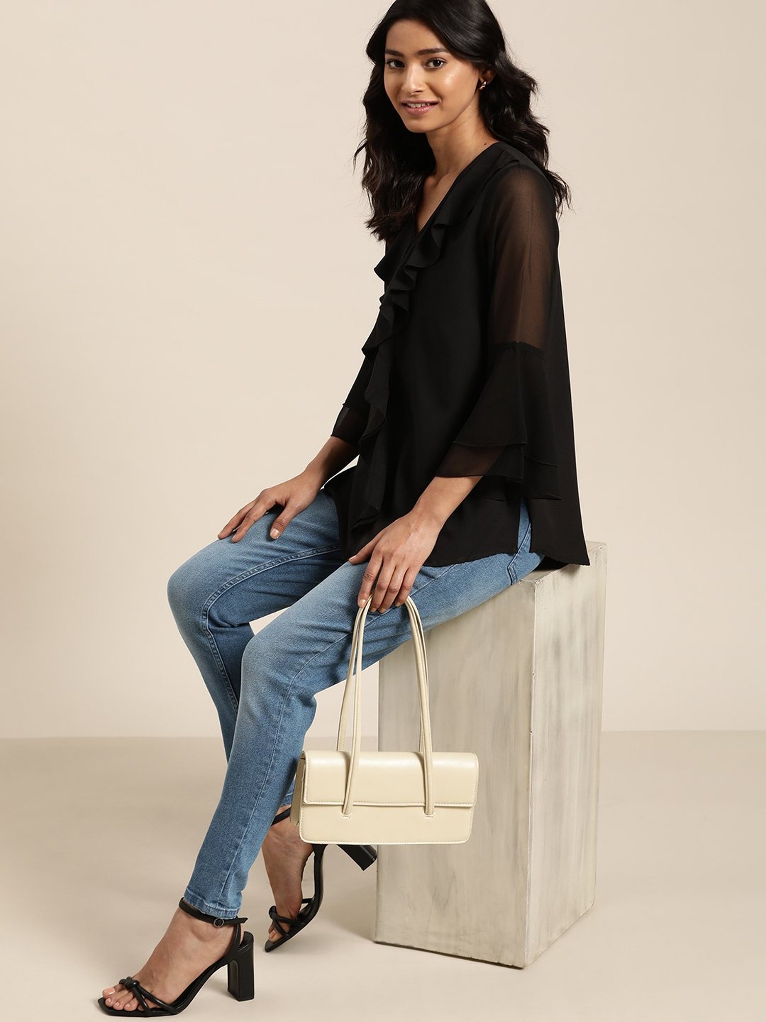 Qurvii Black V-Neck Top