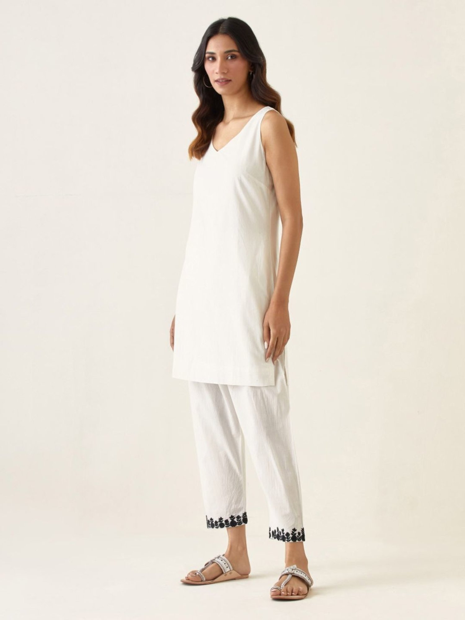Vinusto Black & White Summer Nostalgia Kurta with Pant and Scarf
