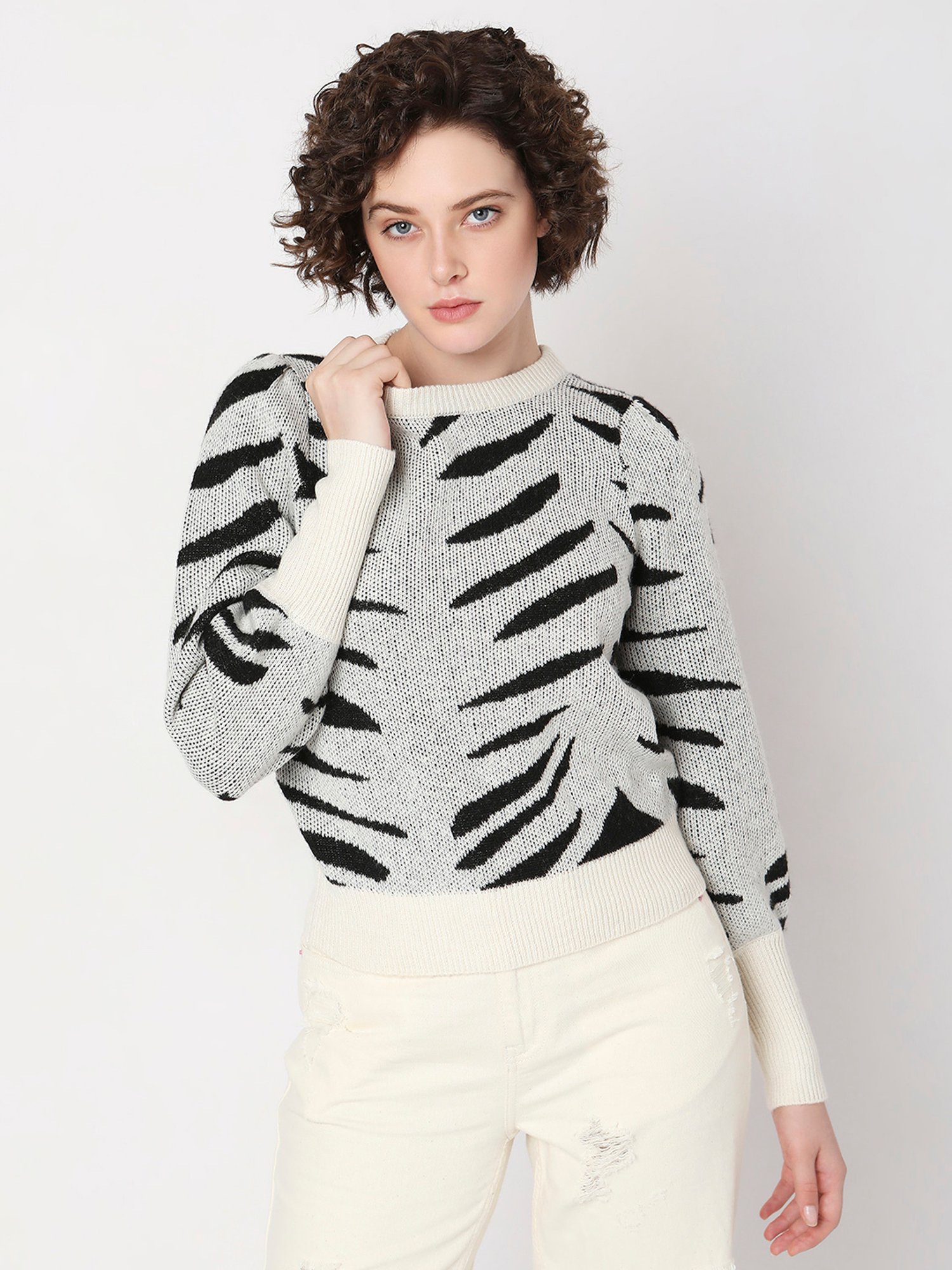 Vero Moda Black & White Printed Pullover