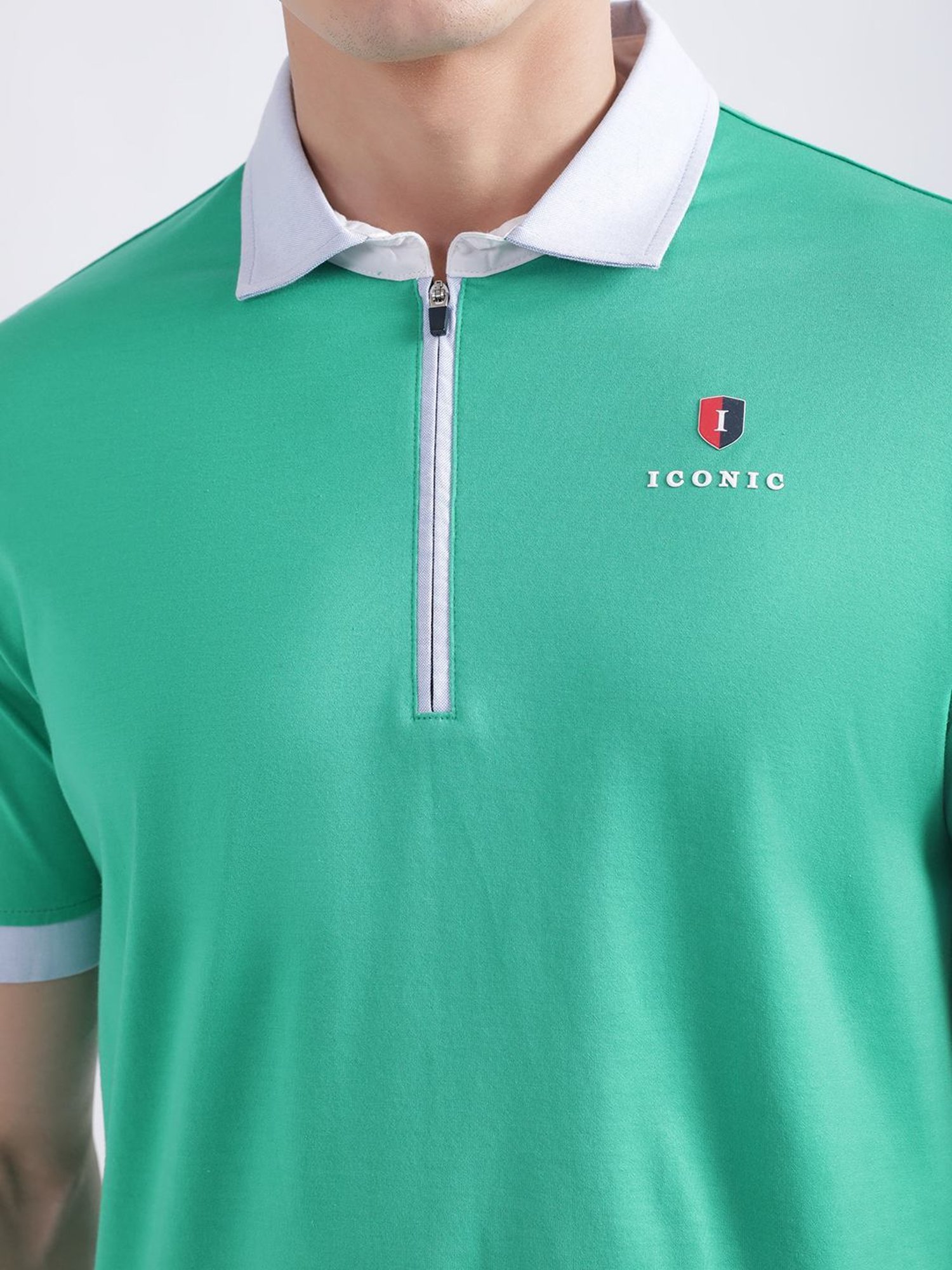 Iconic Men Colourblocked Regular Fit Cotton T-shirt