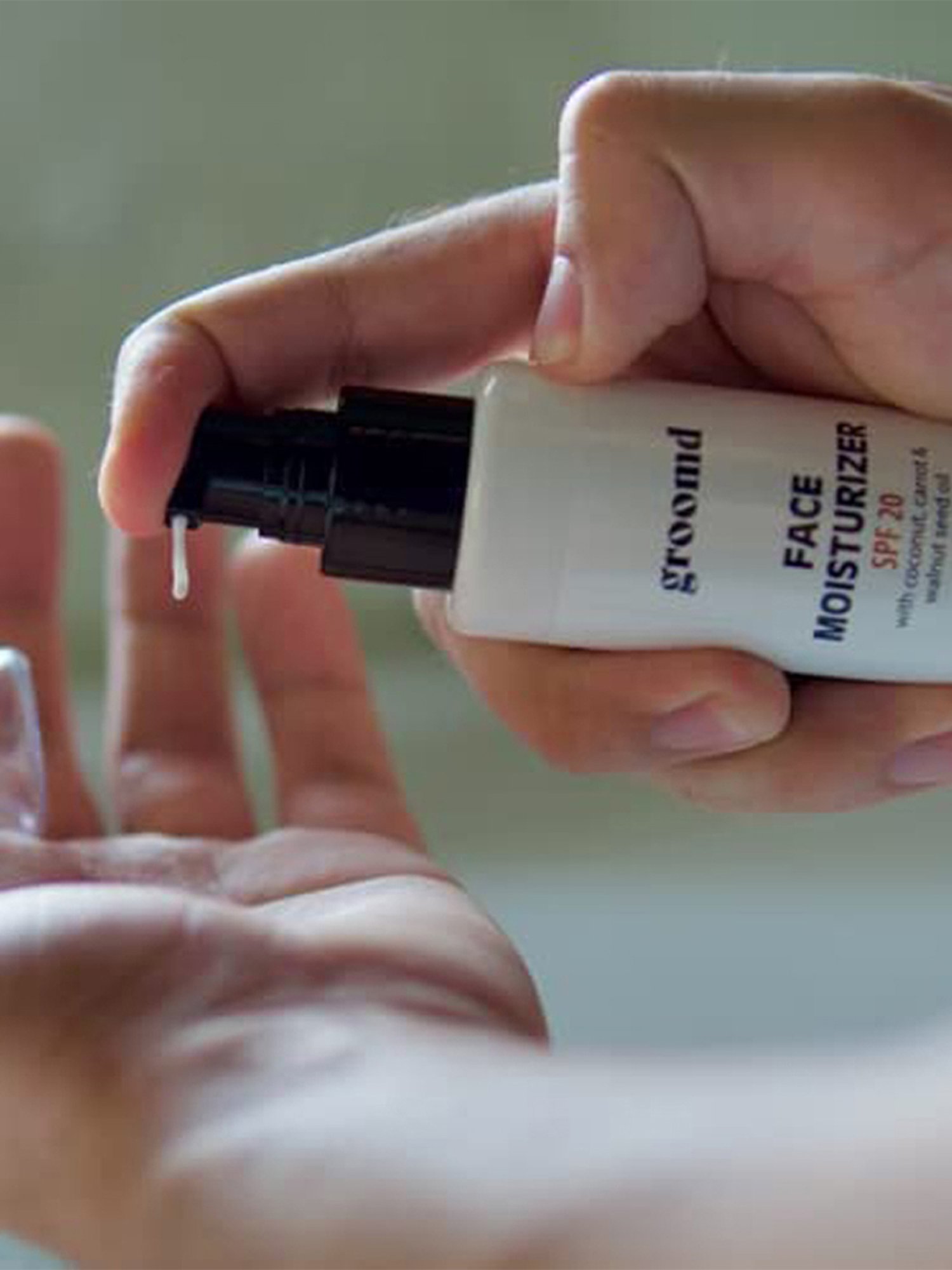 Groomd Face Moisturizer (SPF 20) with Coconut Oil, Carrot Oil & Walnut Seed Oil - Hydrating (100 ml)