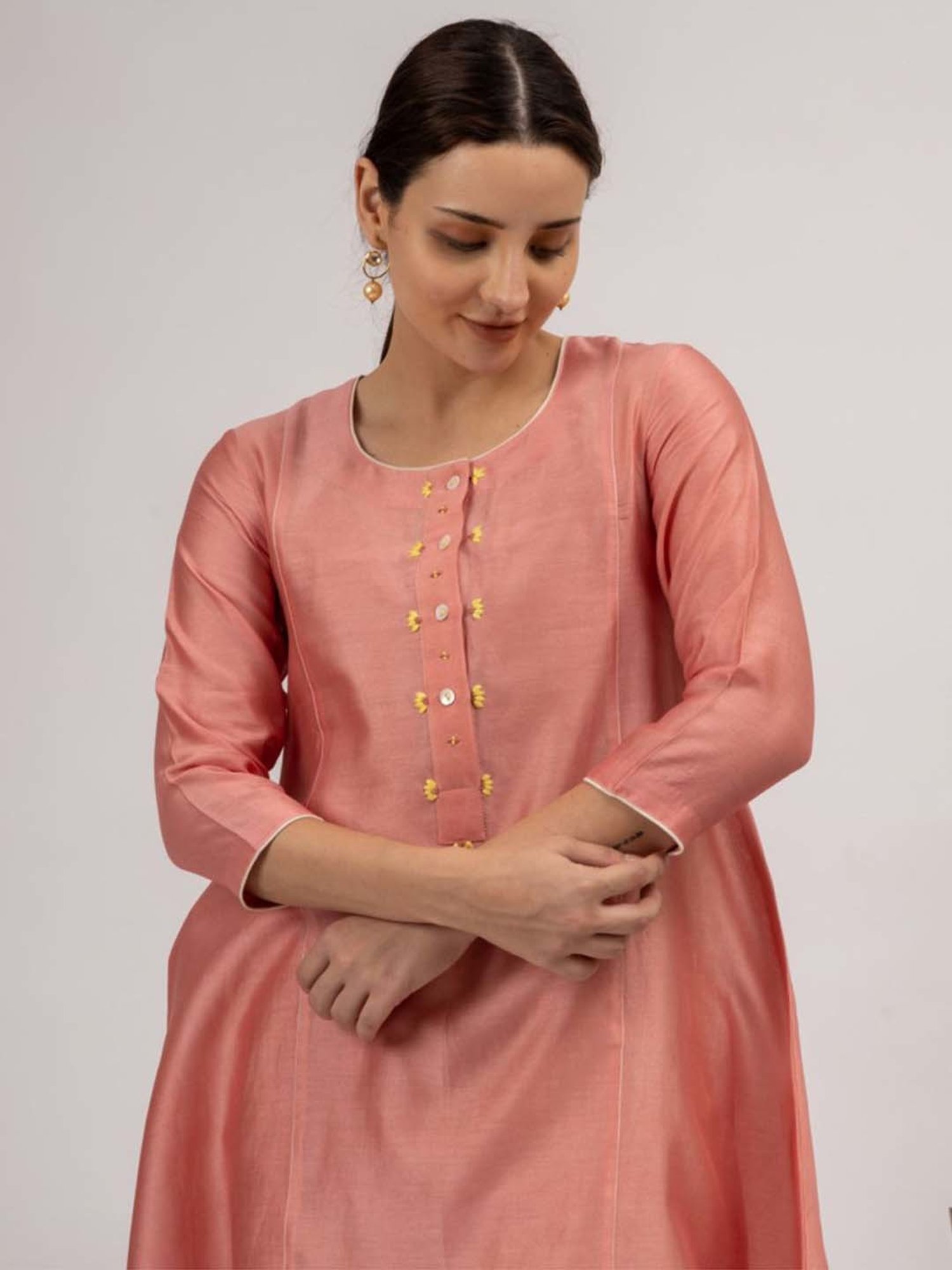 Mushio Pink Nina Hand Embroiderd Chanderi Silk Kurta With Slip