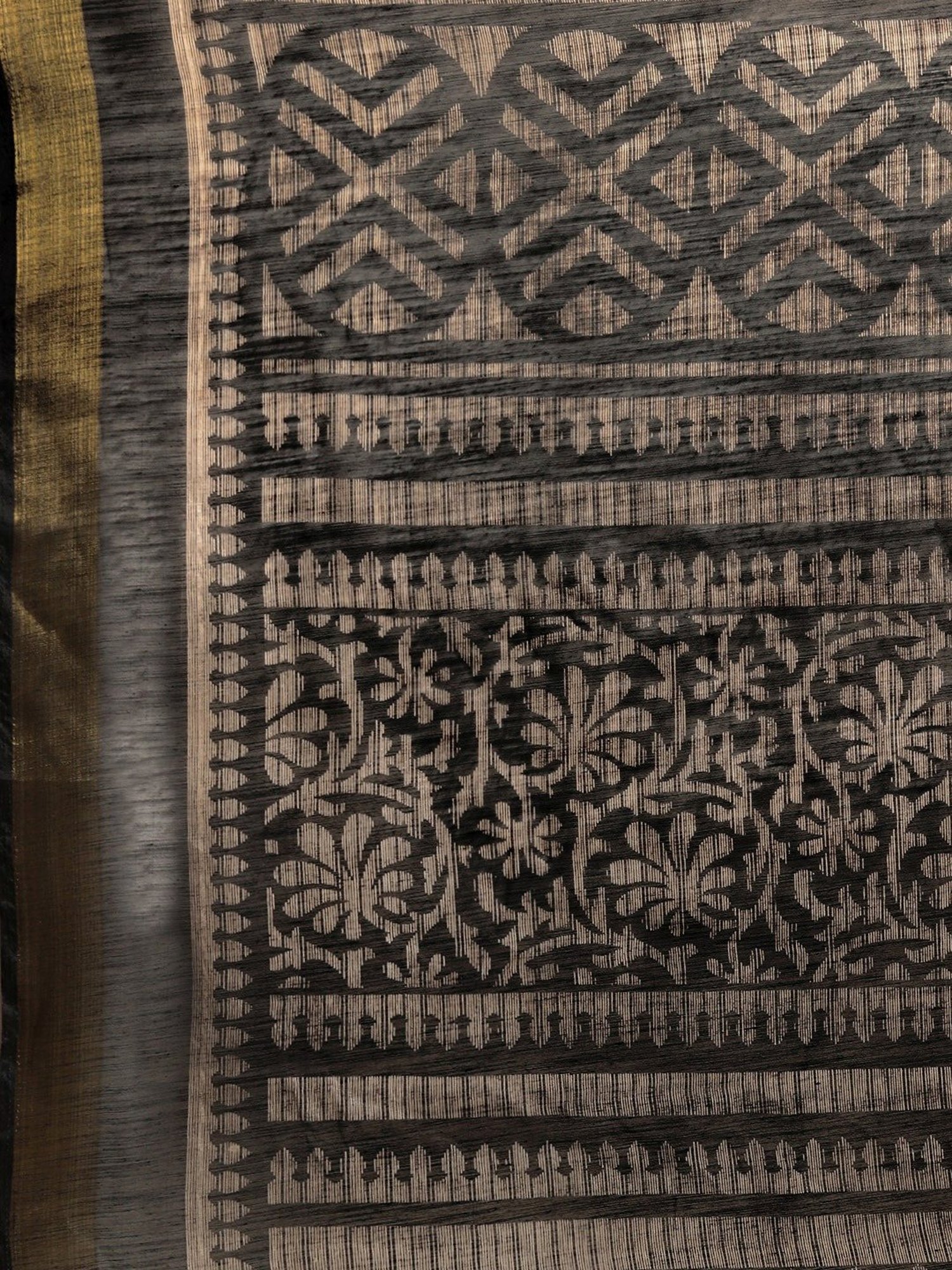 Vaamsi Black Printed Saree With Unstitched Blouse