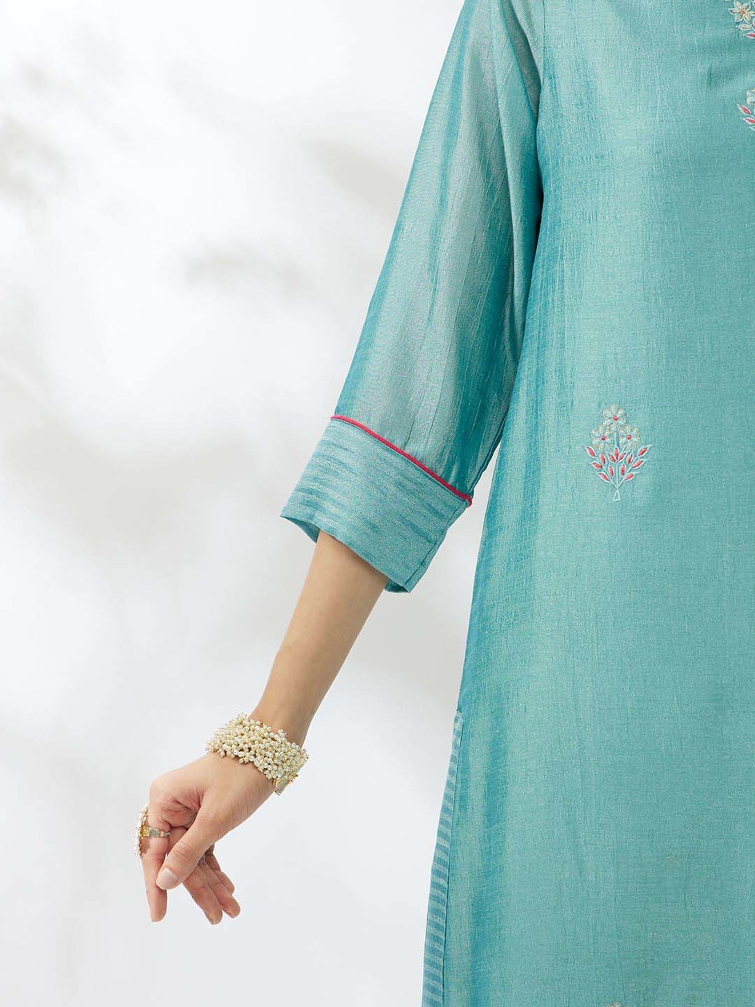 Daali Blue Embroidered Straight Kurta