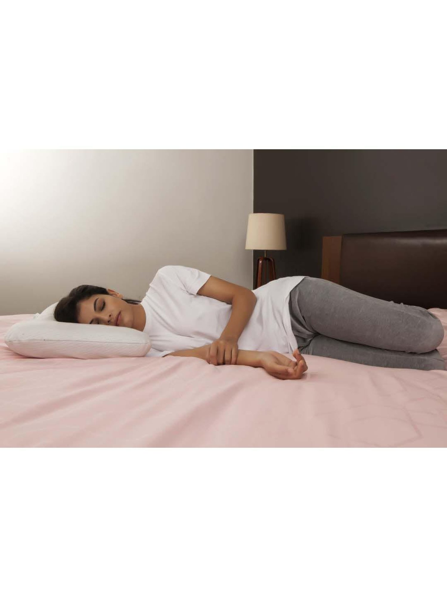 The White Willow Black Orthopaedic Mid Backrest Memory Foam Pillow - Set of 1