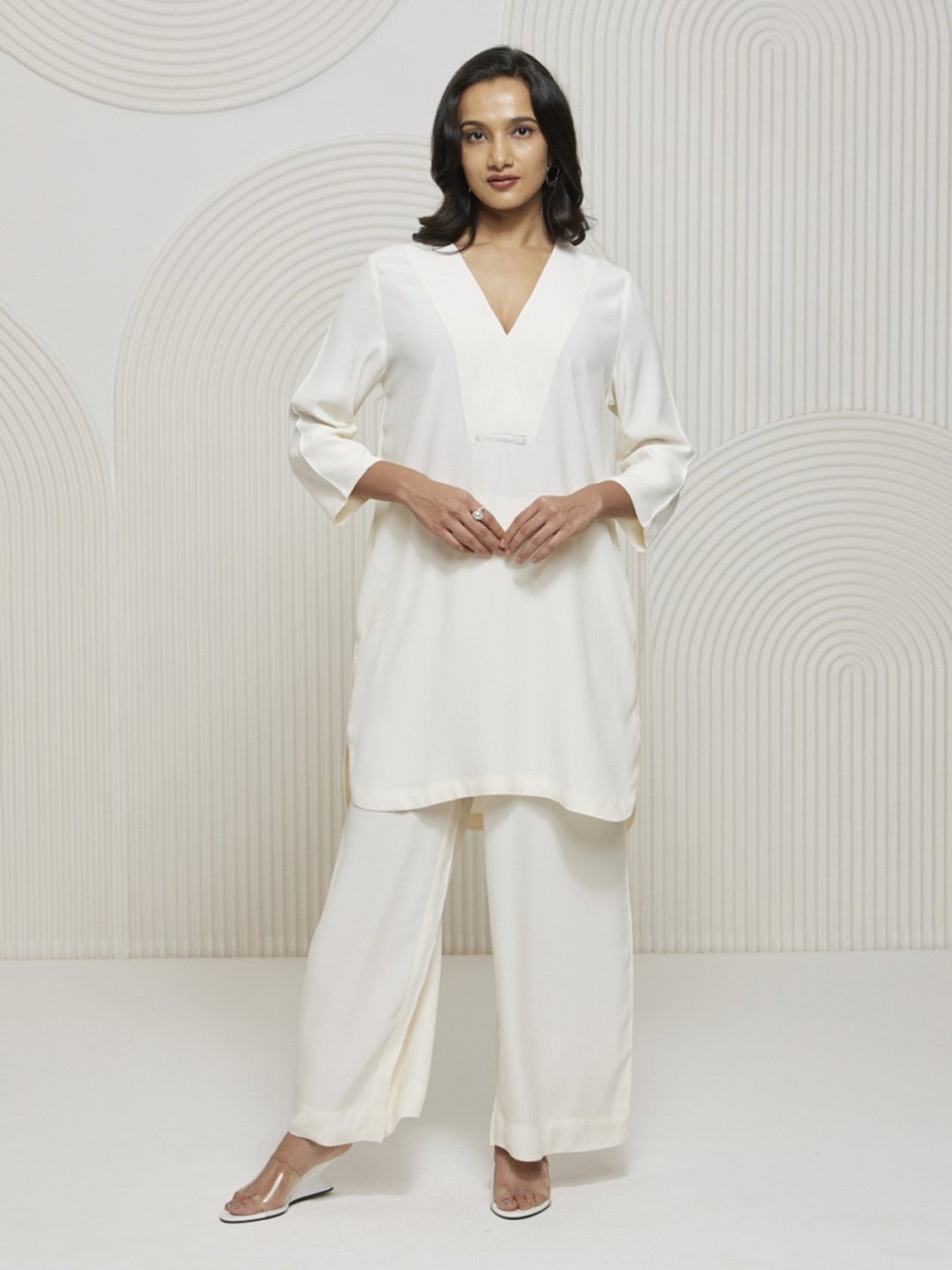 Artagai Snow White Elevated Basics V-neck Tunic with Embroidery