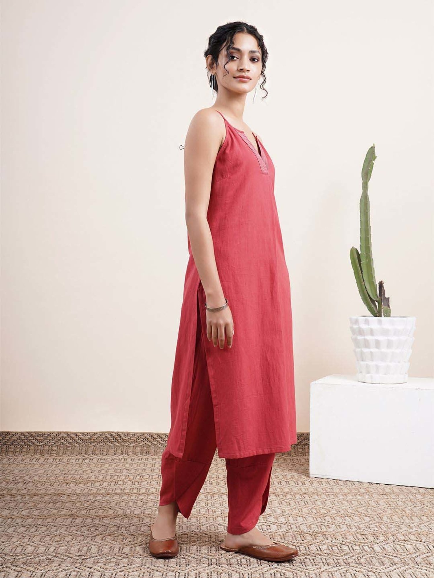 Abhishti Maroon Straight Kurta