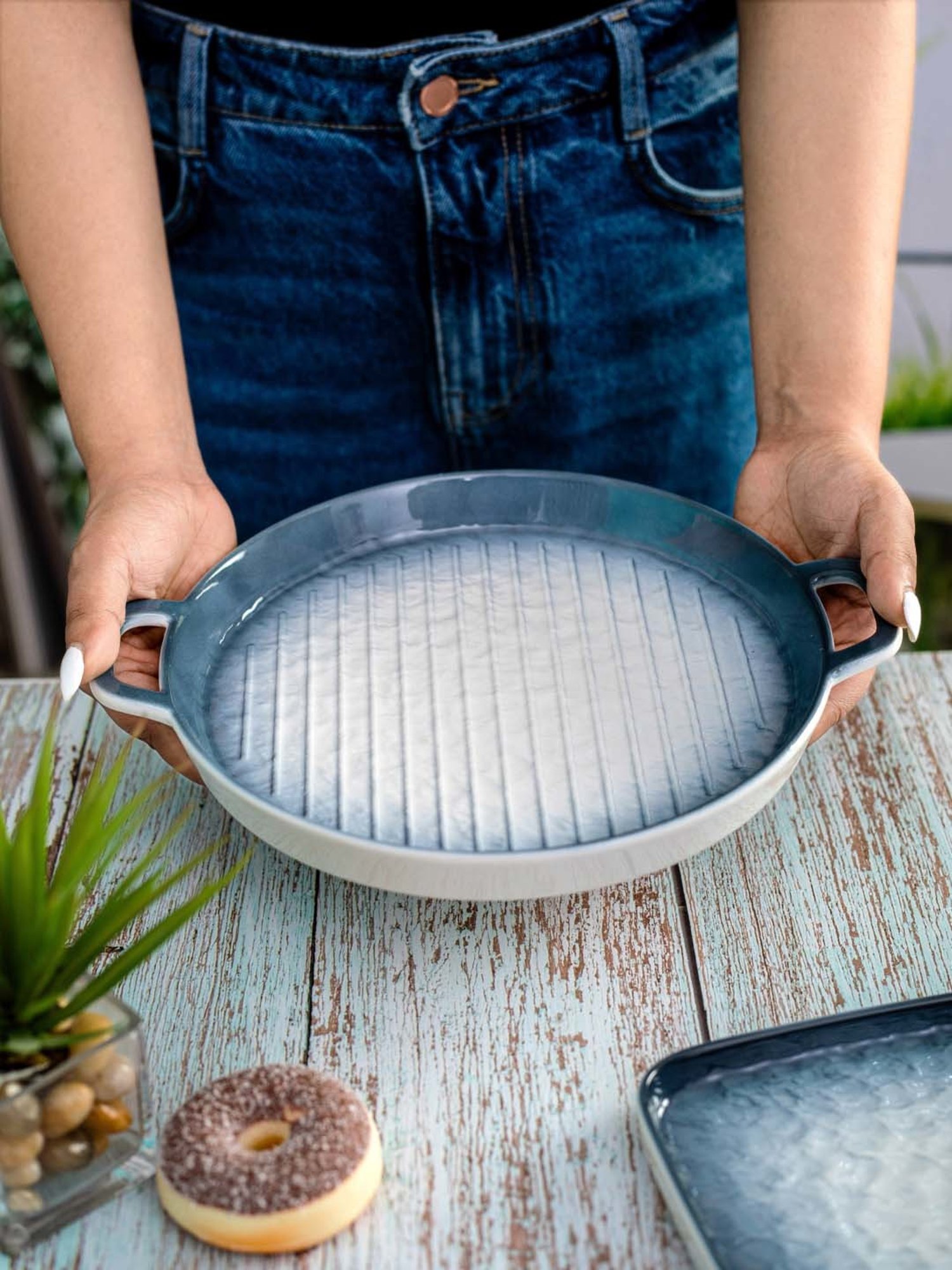 White Gold White & Blue Porcelain Round Serving Platter With Handle