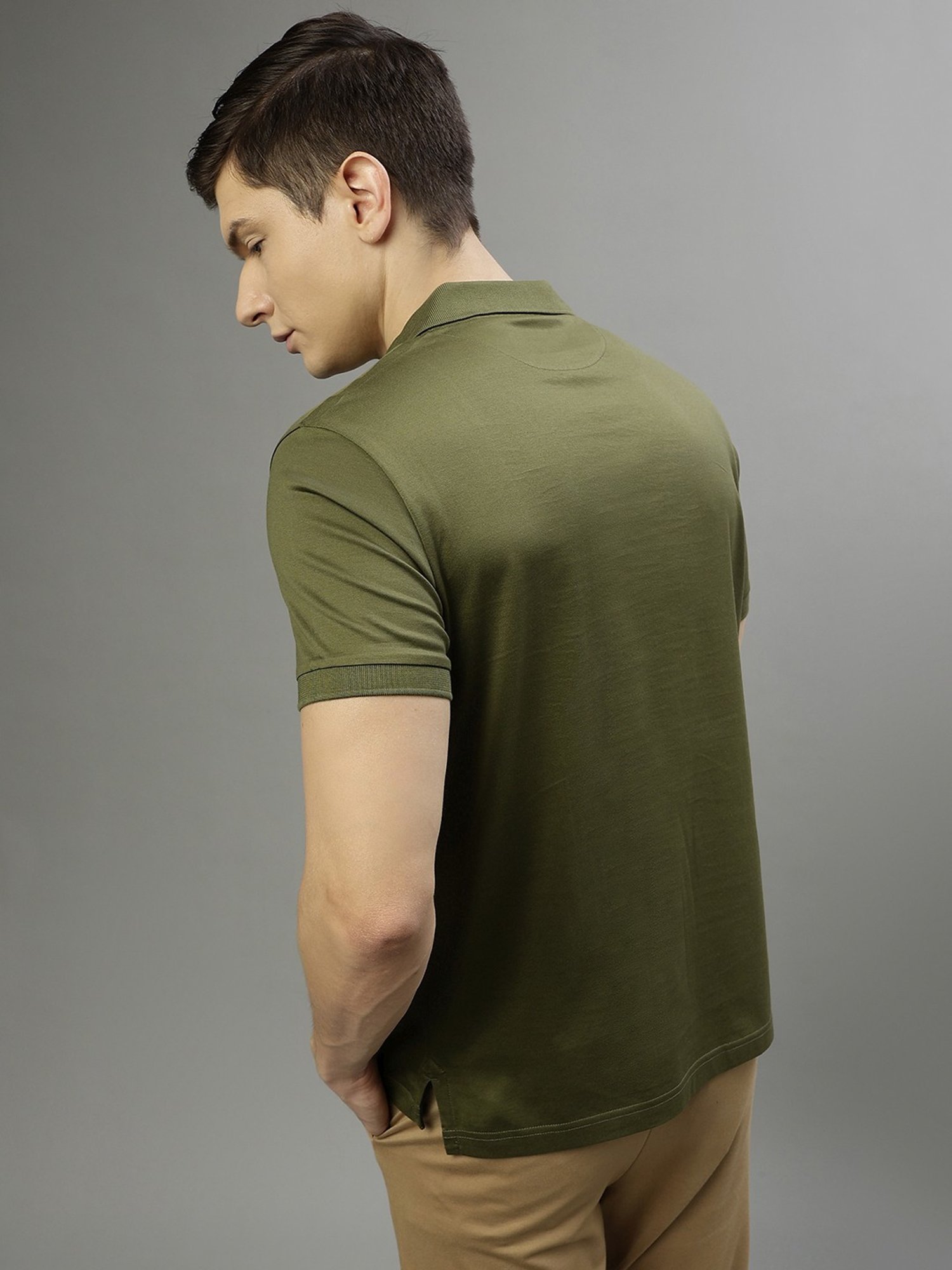 Iconic Men Solid Regular Fit Cotton T-shirt