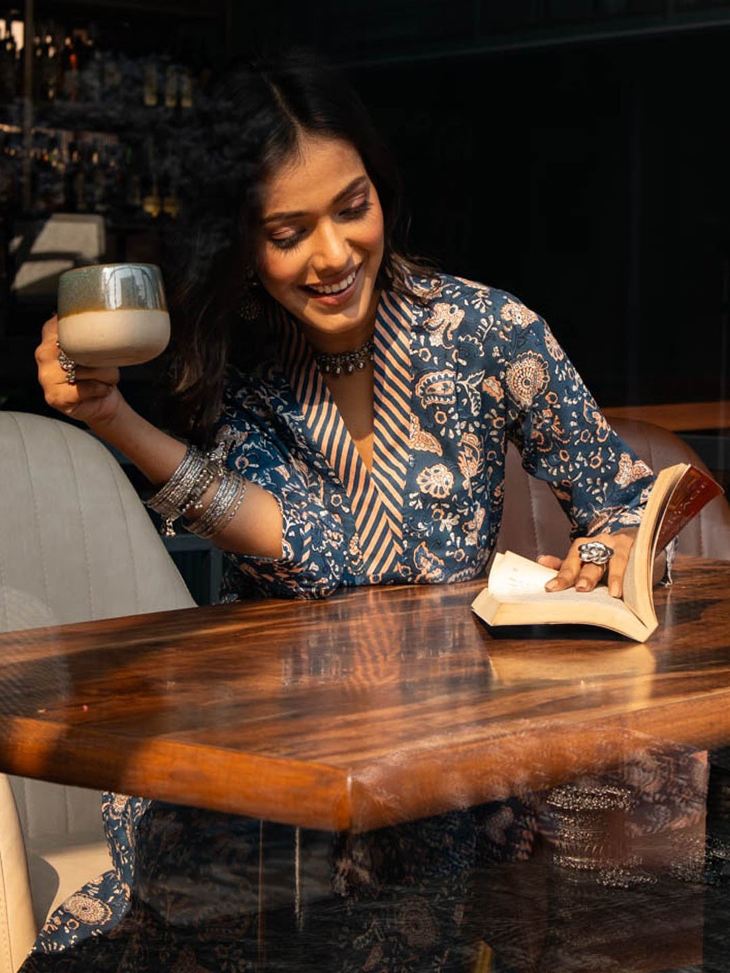 Akiso Blue Block Printed Straight Fit Kurta With Neck And Sleeve Details