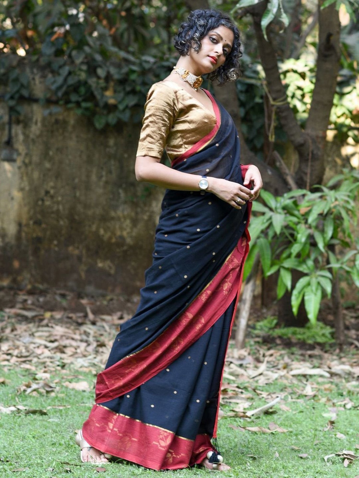 Suta Black Cotton Woven Saree Without Blouse
