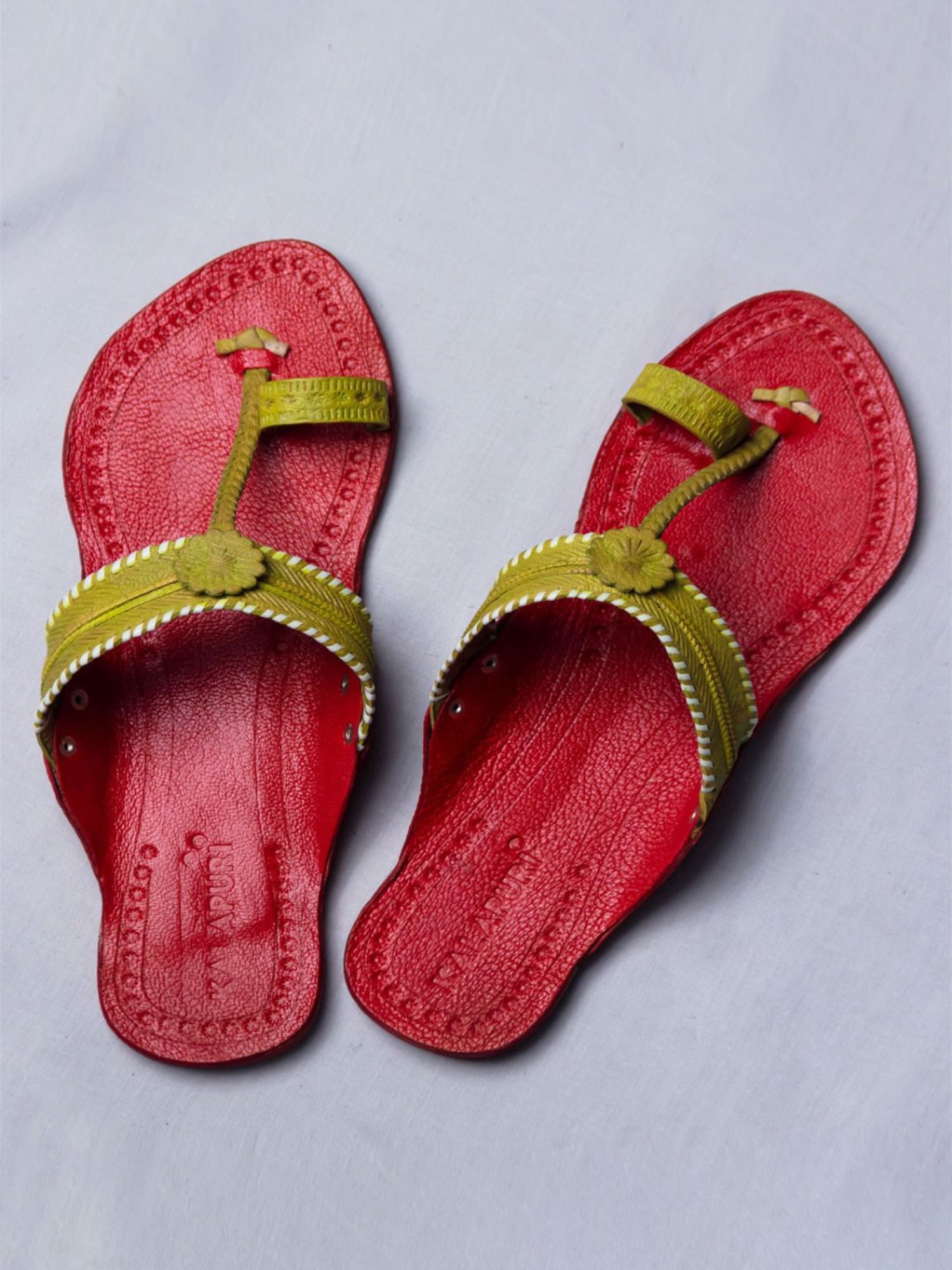 Kalapuri Women's Green Kolhapuri Sandals