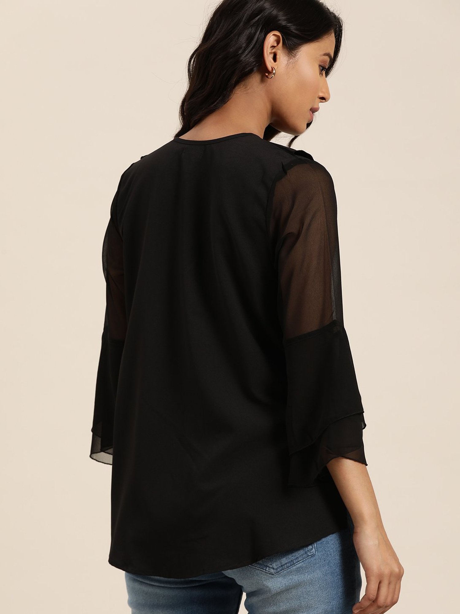 Qurvii Black V-Neck Top